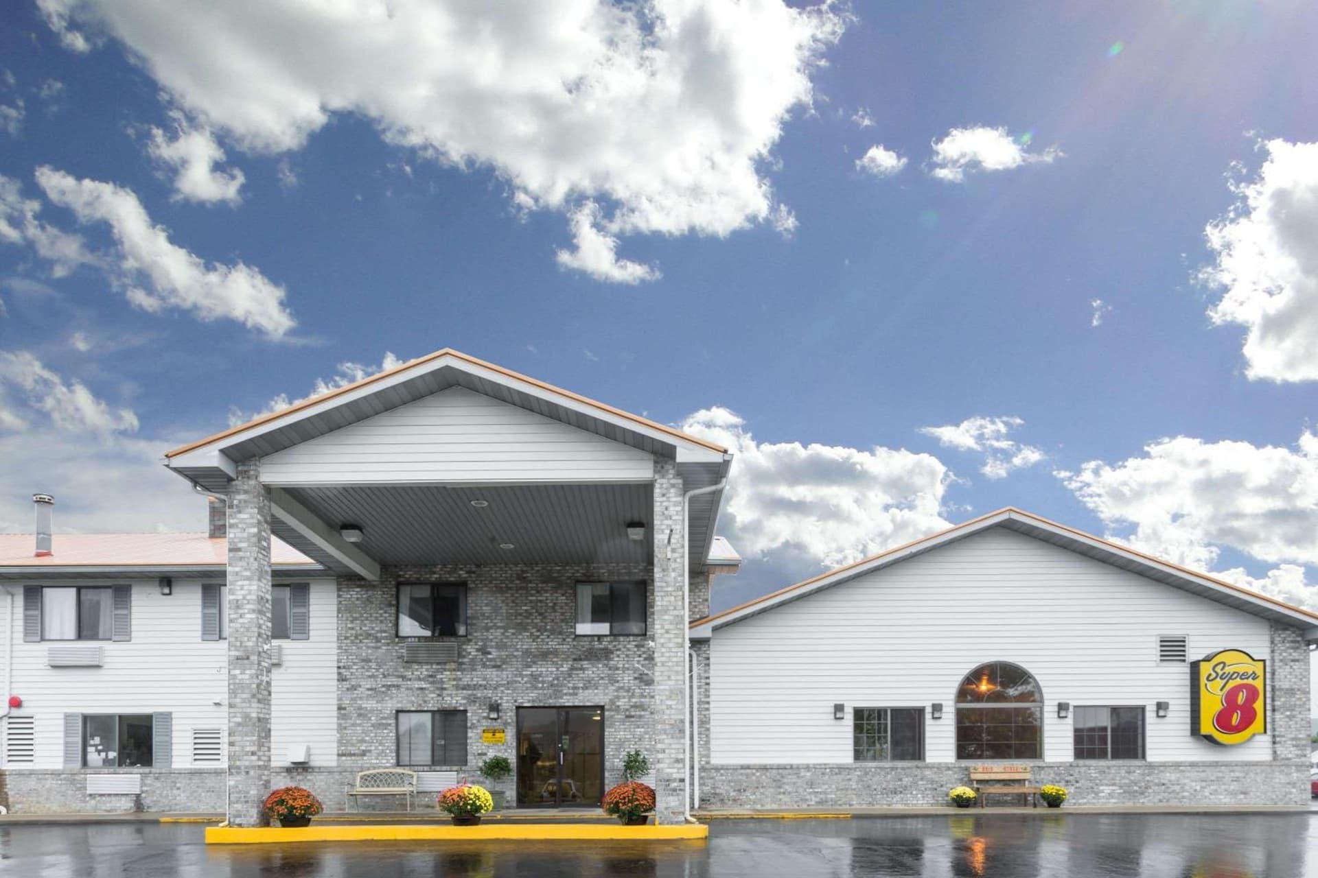 Super 8 by Wyndham Gallipolis Pt Pleasant Area featured exterior or lobby in Gallipolis, OH — similar hotel