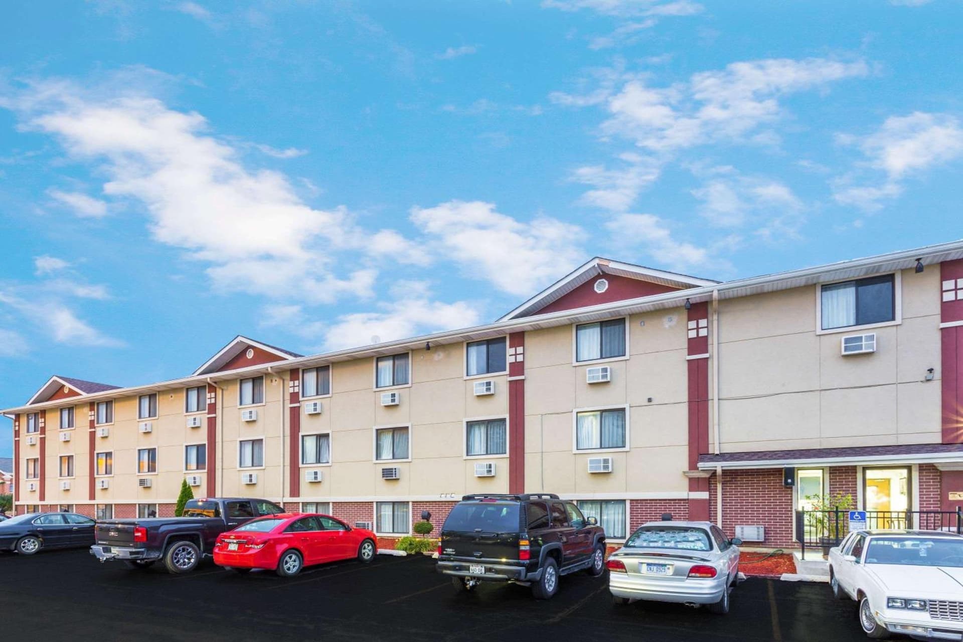 Super 8 by Wyndham Kenosha/Pleasant Prairie — hotel in Pleasant Prairie, Wisconsin