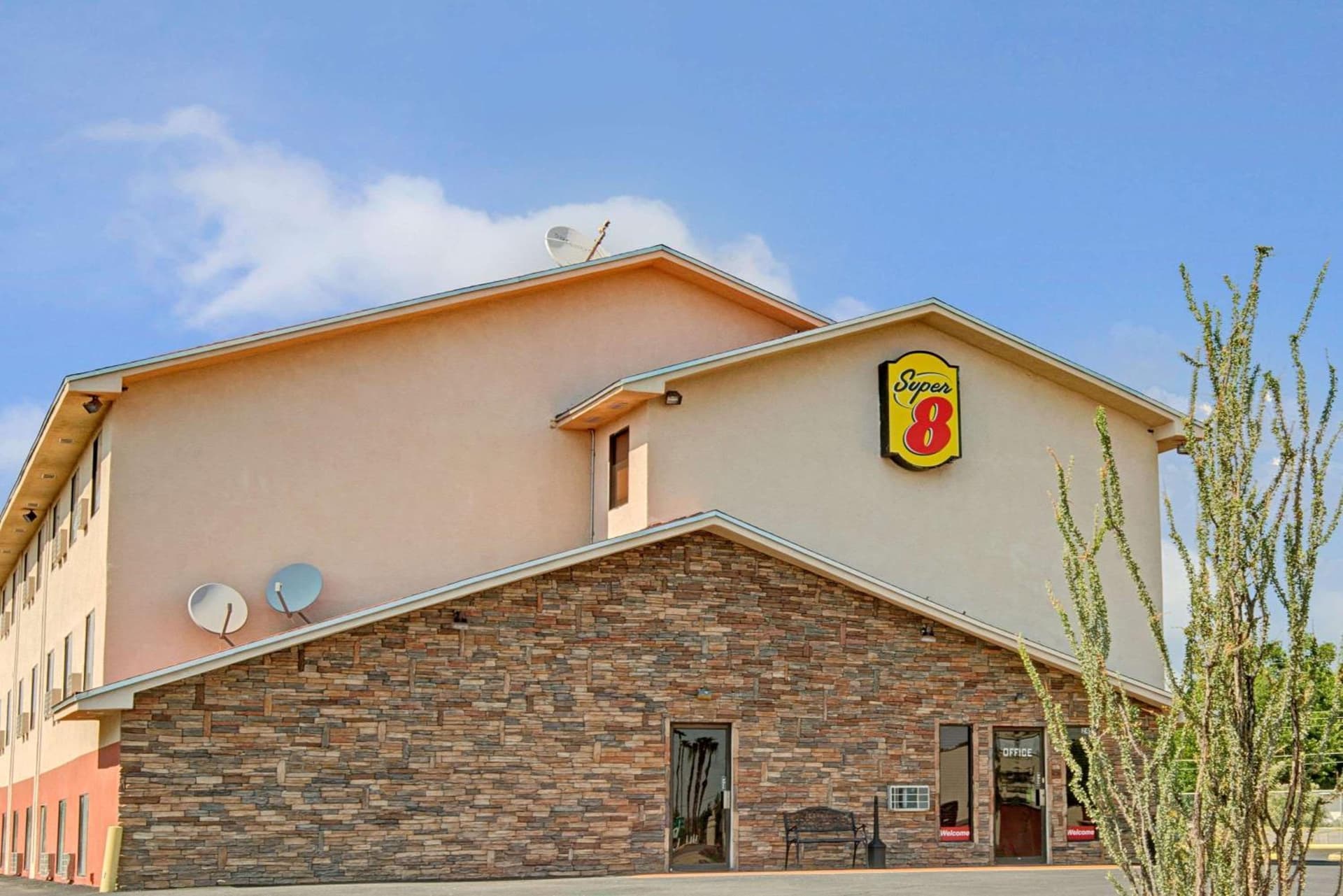 Super 8 by Wyndham Las Cruces University Area interior in Las Cruces, NM — gallery photo 2