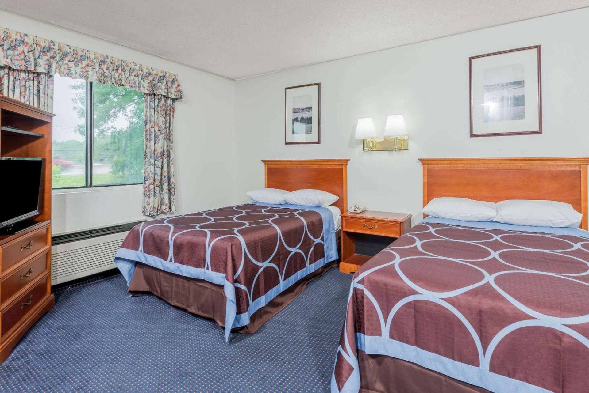 Super 8 by Wyndham Hartford property views in Hartford, CT — gallery photo 3