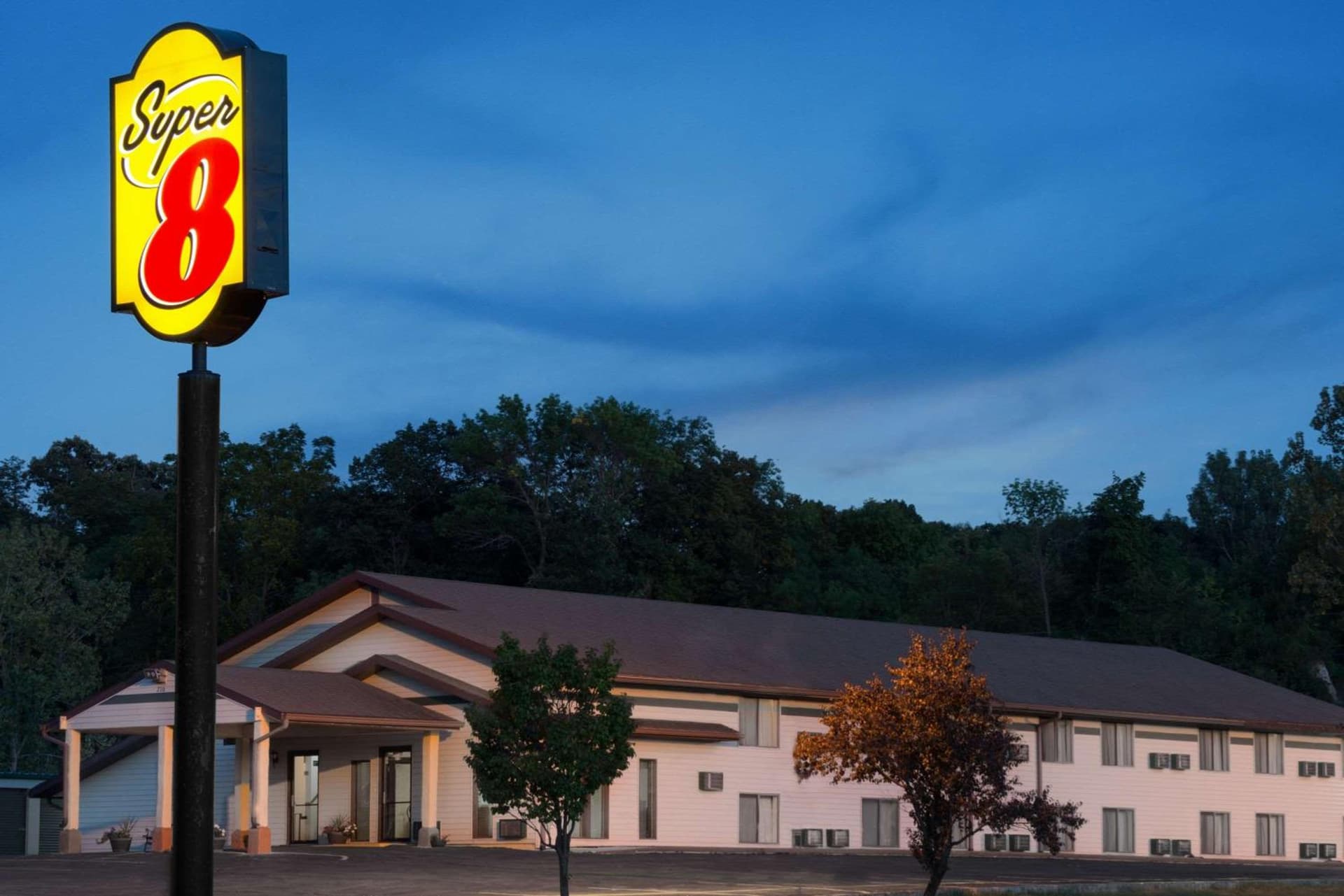 Super 8 by Wyndham Algona featured exterior or lobby in Algona, IA — similar hotel