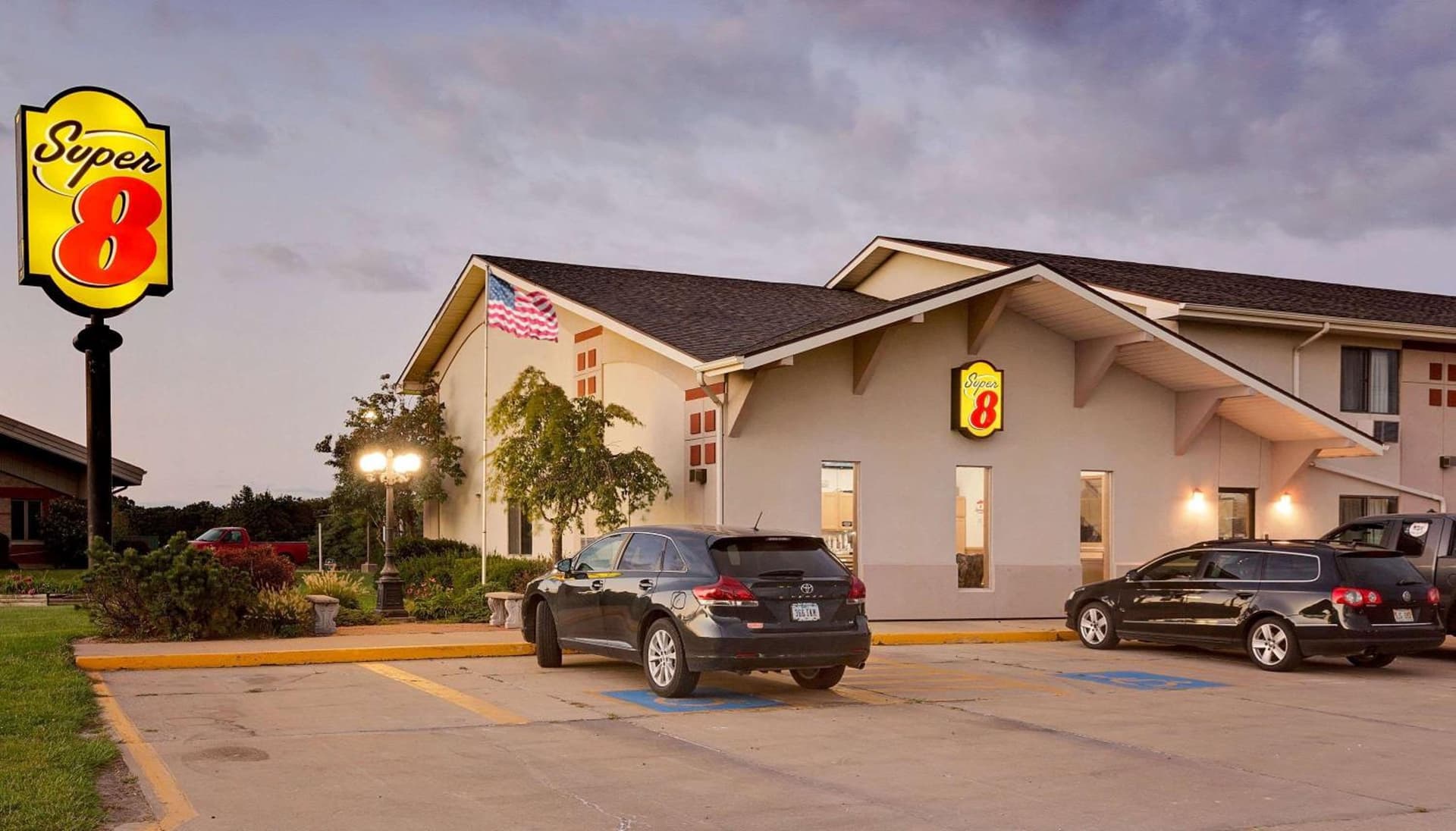Super 8 by Wyndham Keokuk featured exterior or lobby in Keokuk, IA — similar hotel