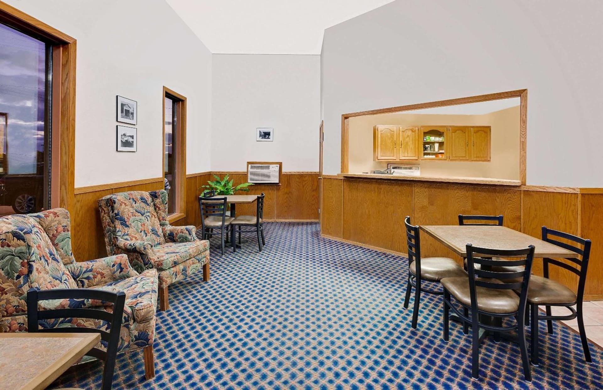 Super 8 by Wyndham Keokuk property views in Keokuk, IA — gallery photo 3