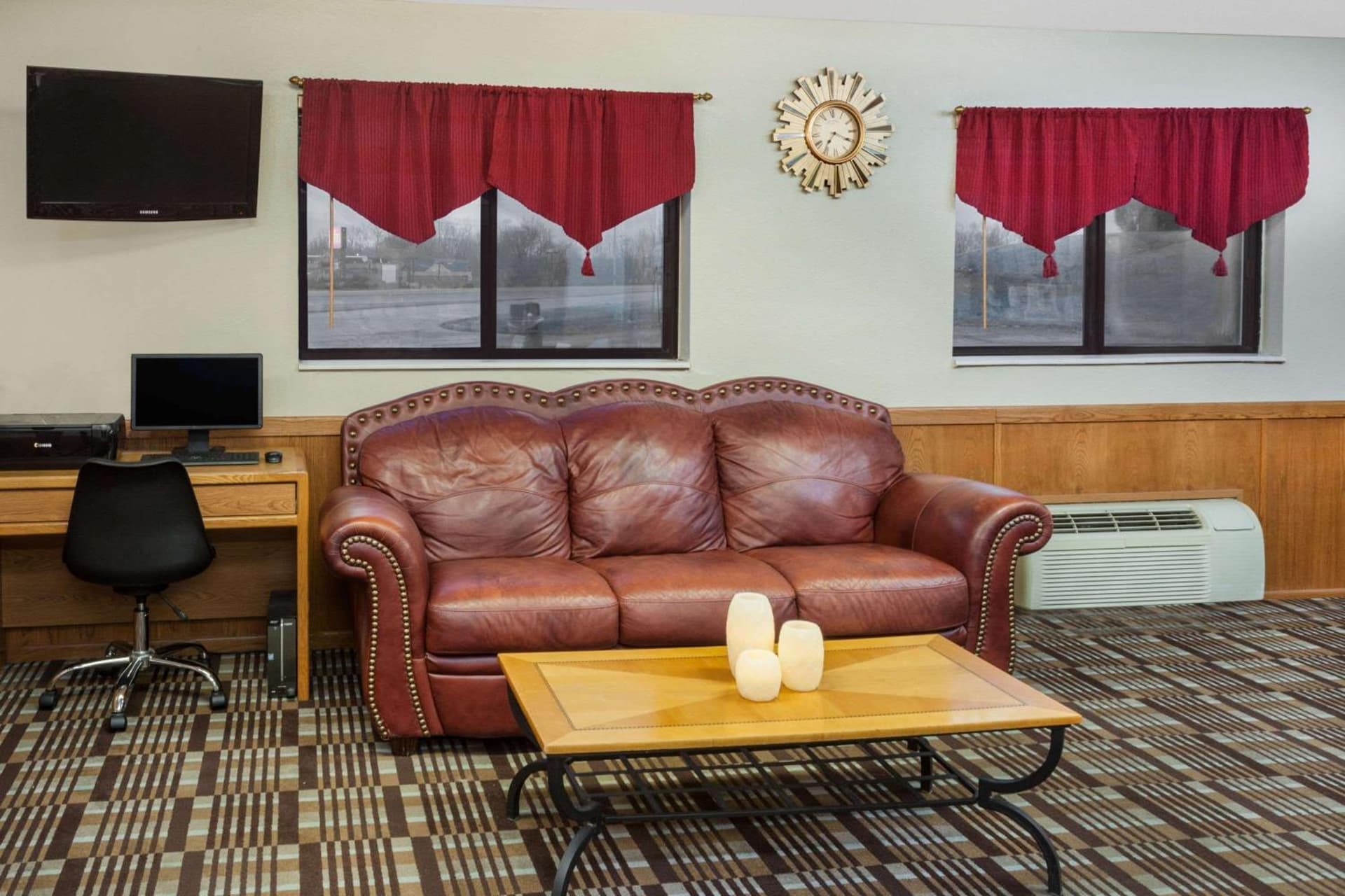 Super 8 by Wyndham Muscatine property views in Muscatine, IA — gallery photo 3