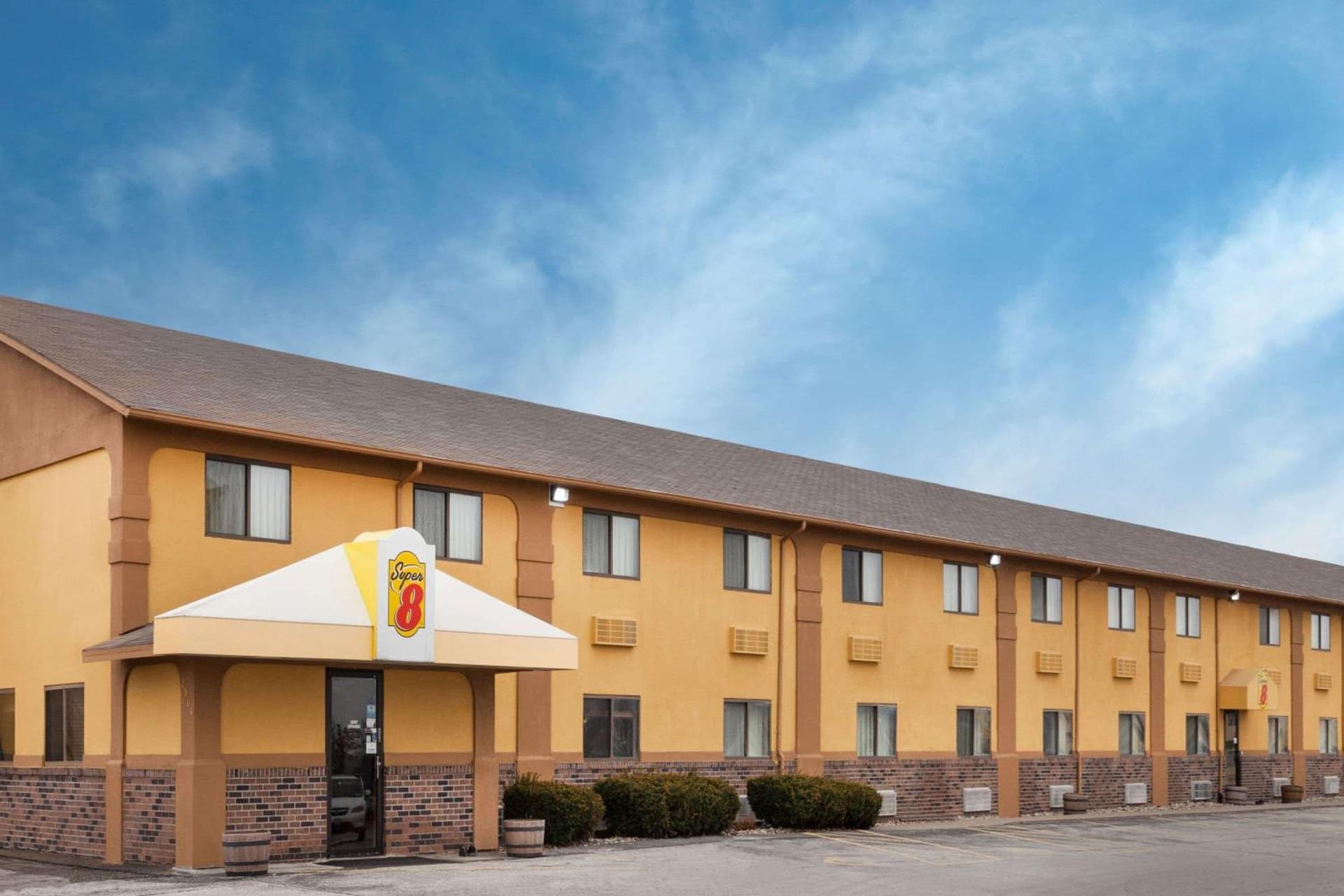 Super 8 by Wyndham Muscatine featured exterior or lobby in Muscatine, IA — similar hotel