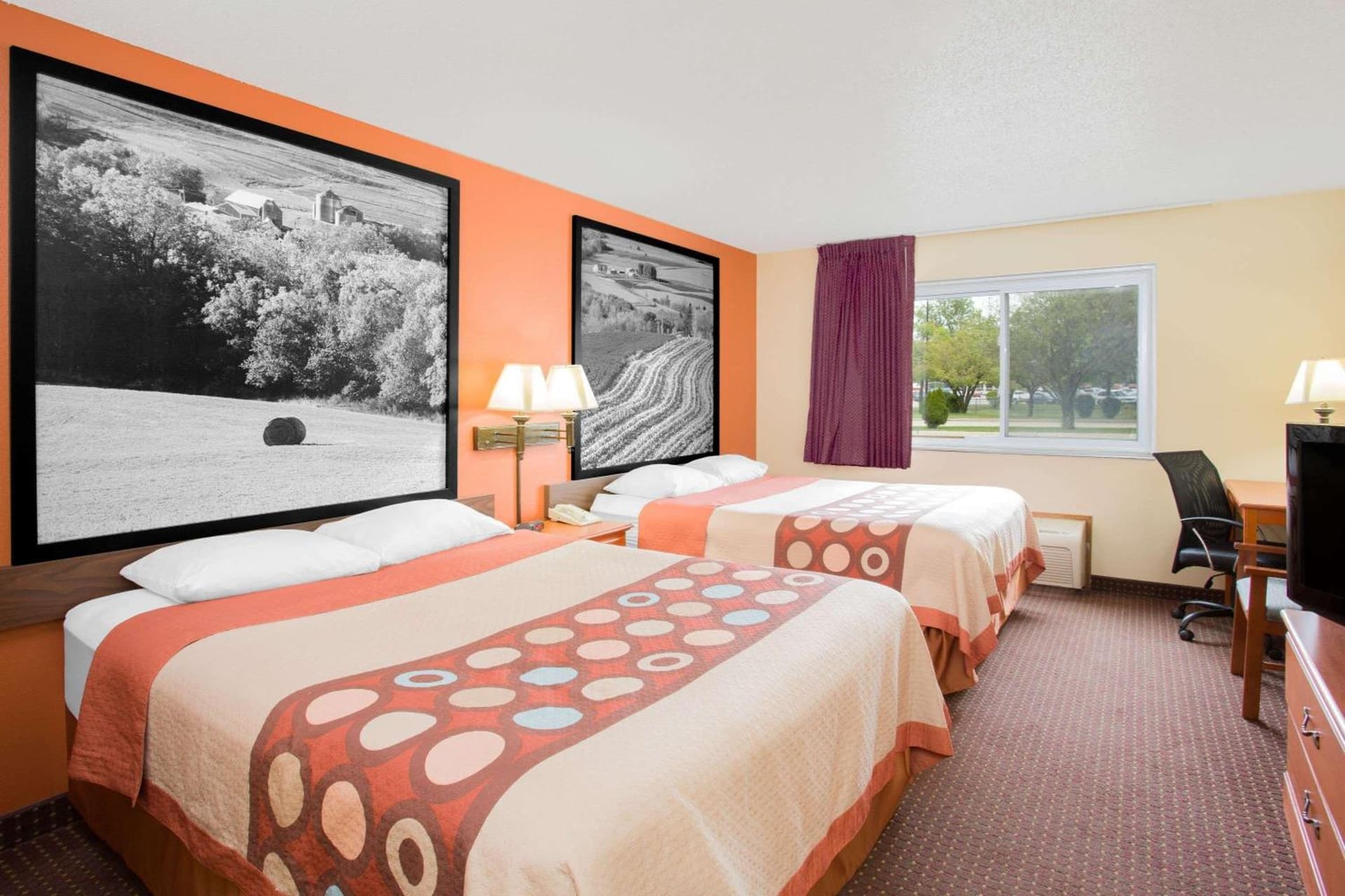 Super 8 by Wyndham Waverly gallery photo in Waverly, IA — image 21