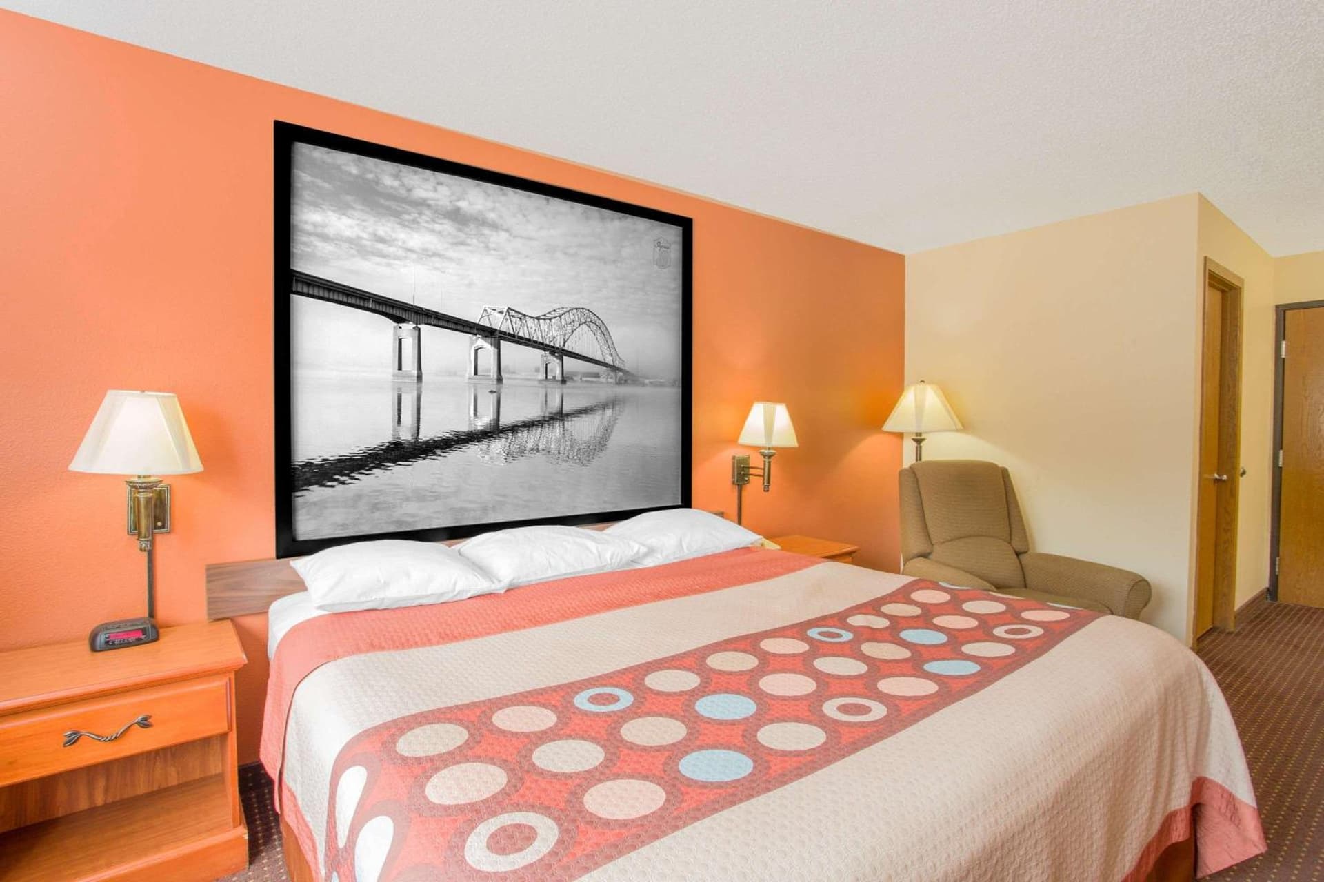 Super 8 by Wyndham Waverly gallery photo in Waverly, IA — image 29