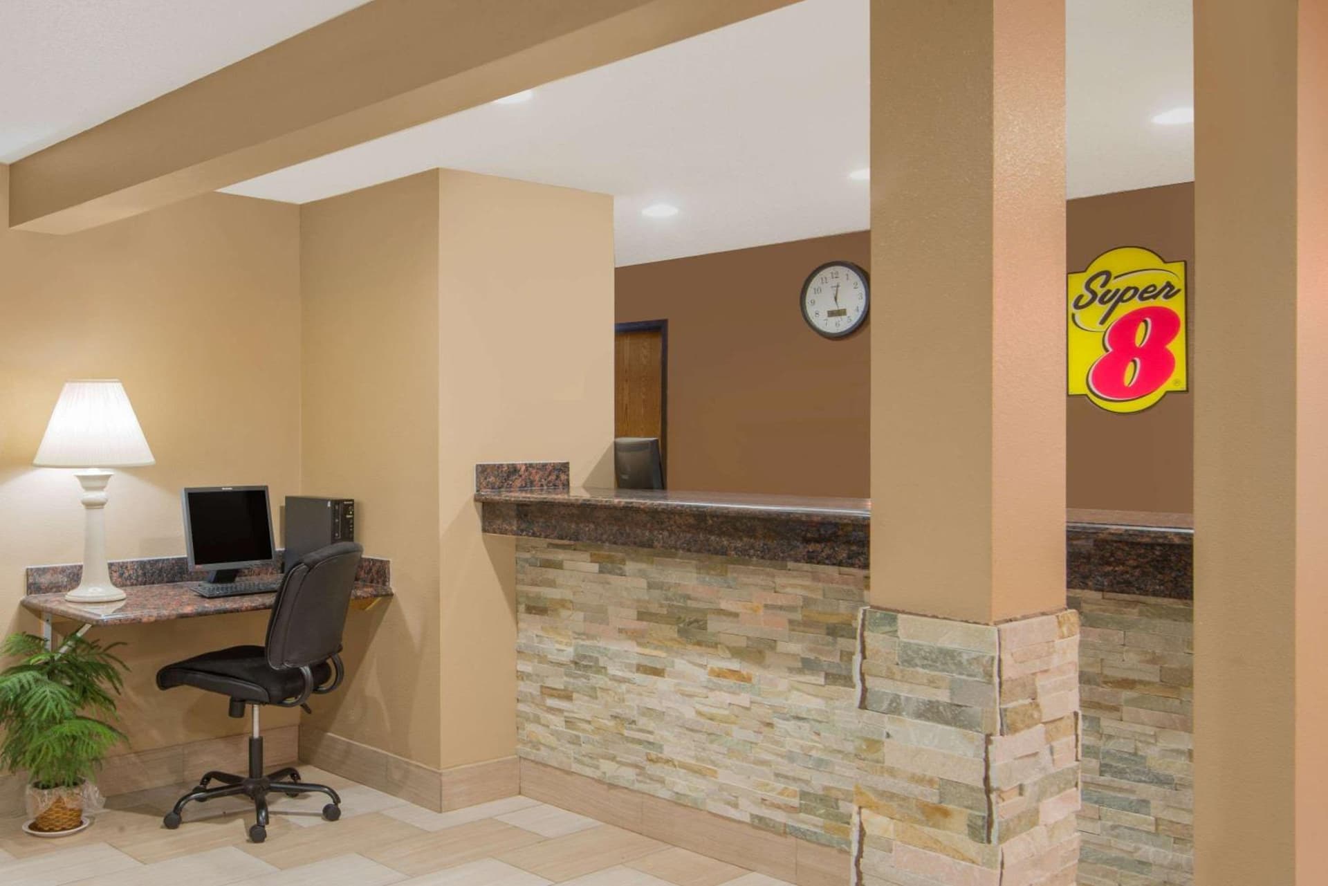 Super 8 by Wyndham Story City property views in Story City, IA — gallery photo 3