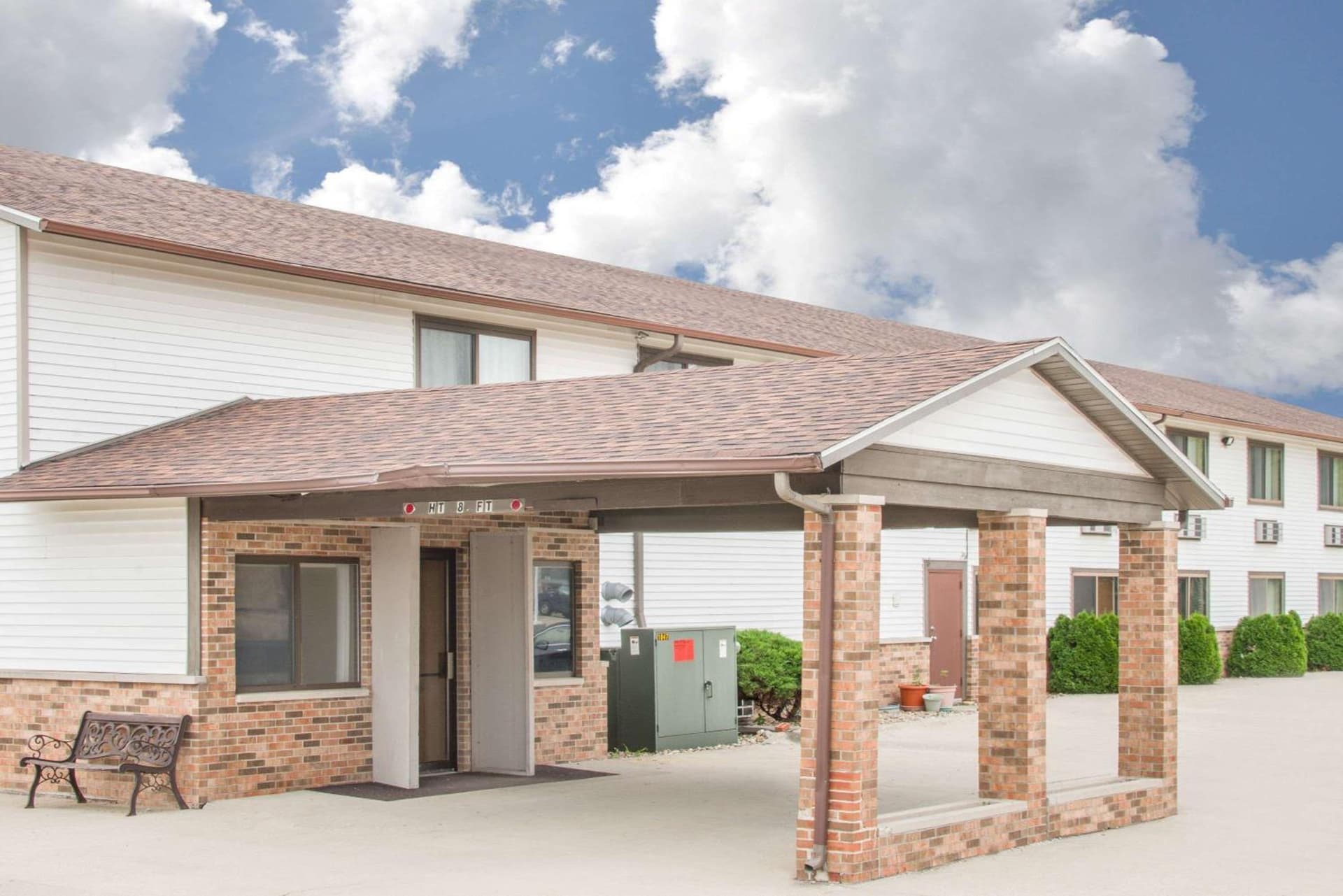 Super 8 by Wyndham Story City interior in Story City, IA — gallery photo 2