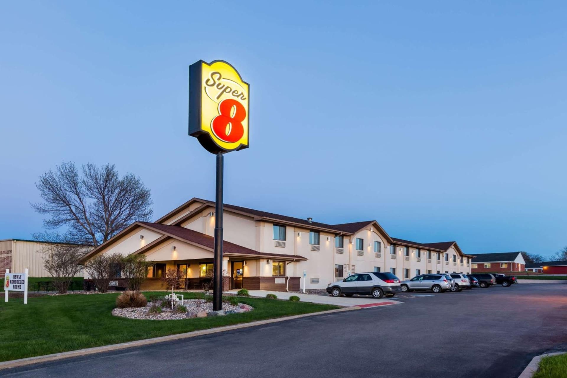 Super 8 by Wyndham Spirit Lake/Okoboji featured exterior or lobby in Spirit Lake, IA — similar hotel