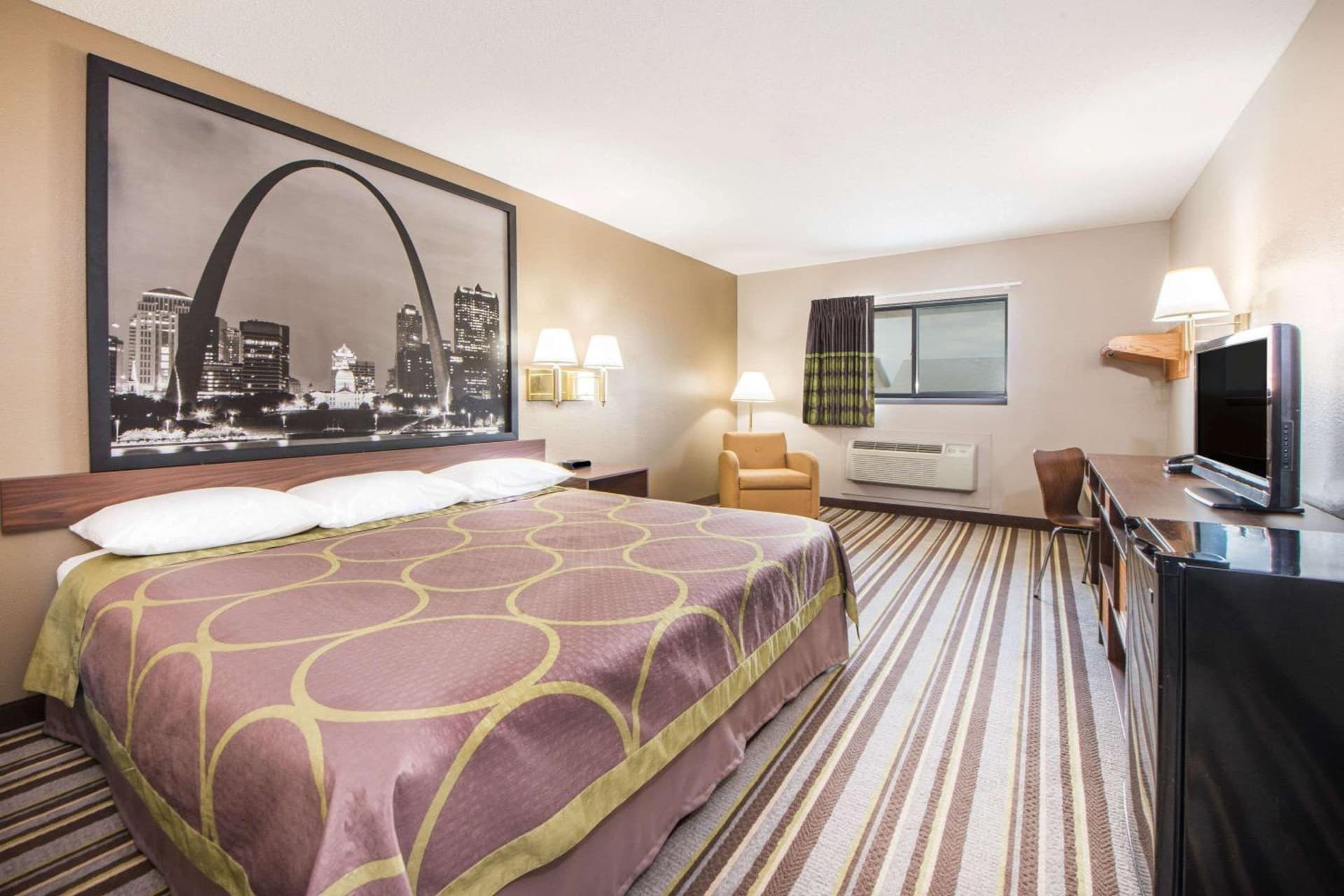 Super 8 by Wyndham Nevada property views in Nevada, MO — gallery photo 3