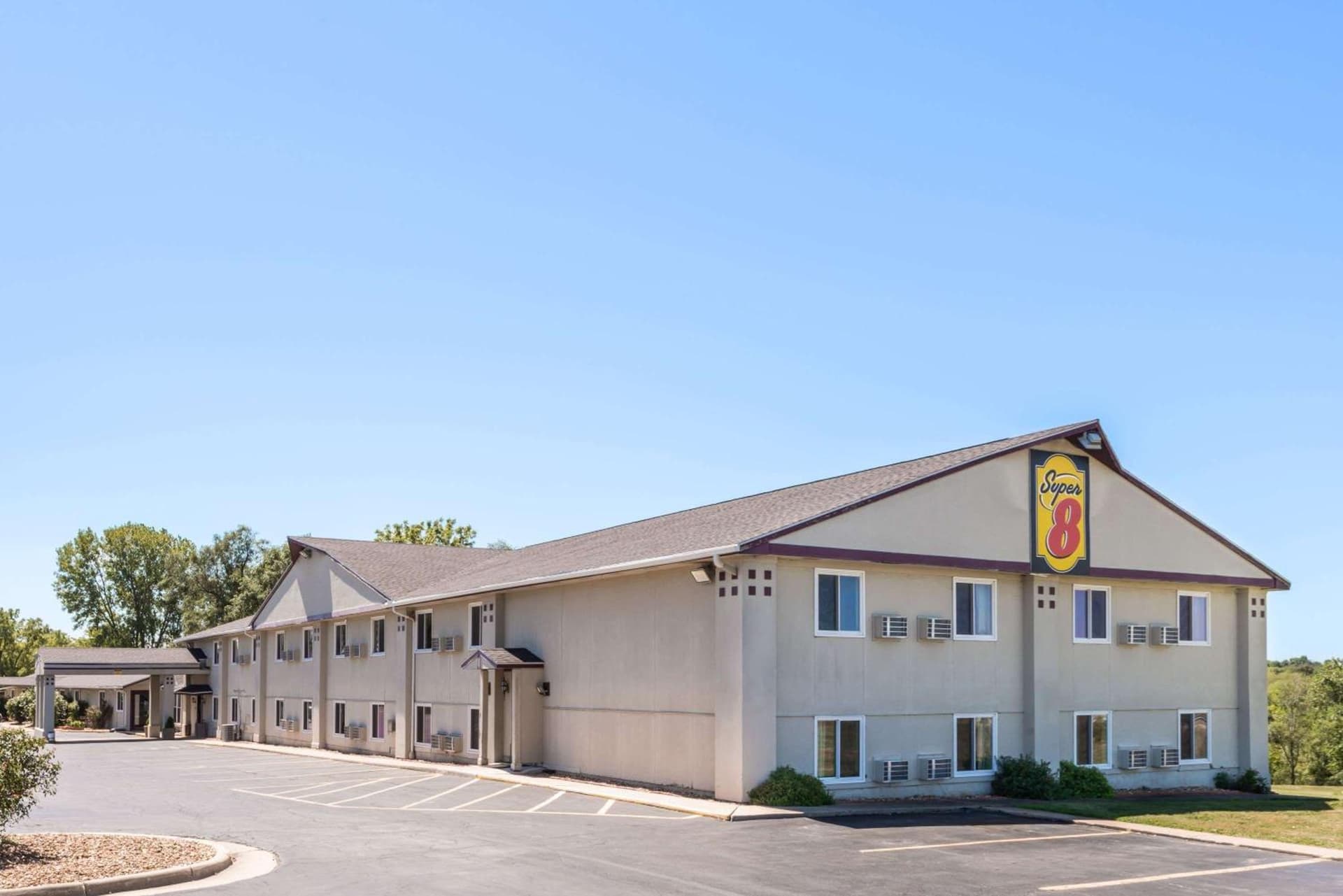 Super 8 by Wyndham Higginsville featured exterior or lobby in Higginsville, MO — similar hotel