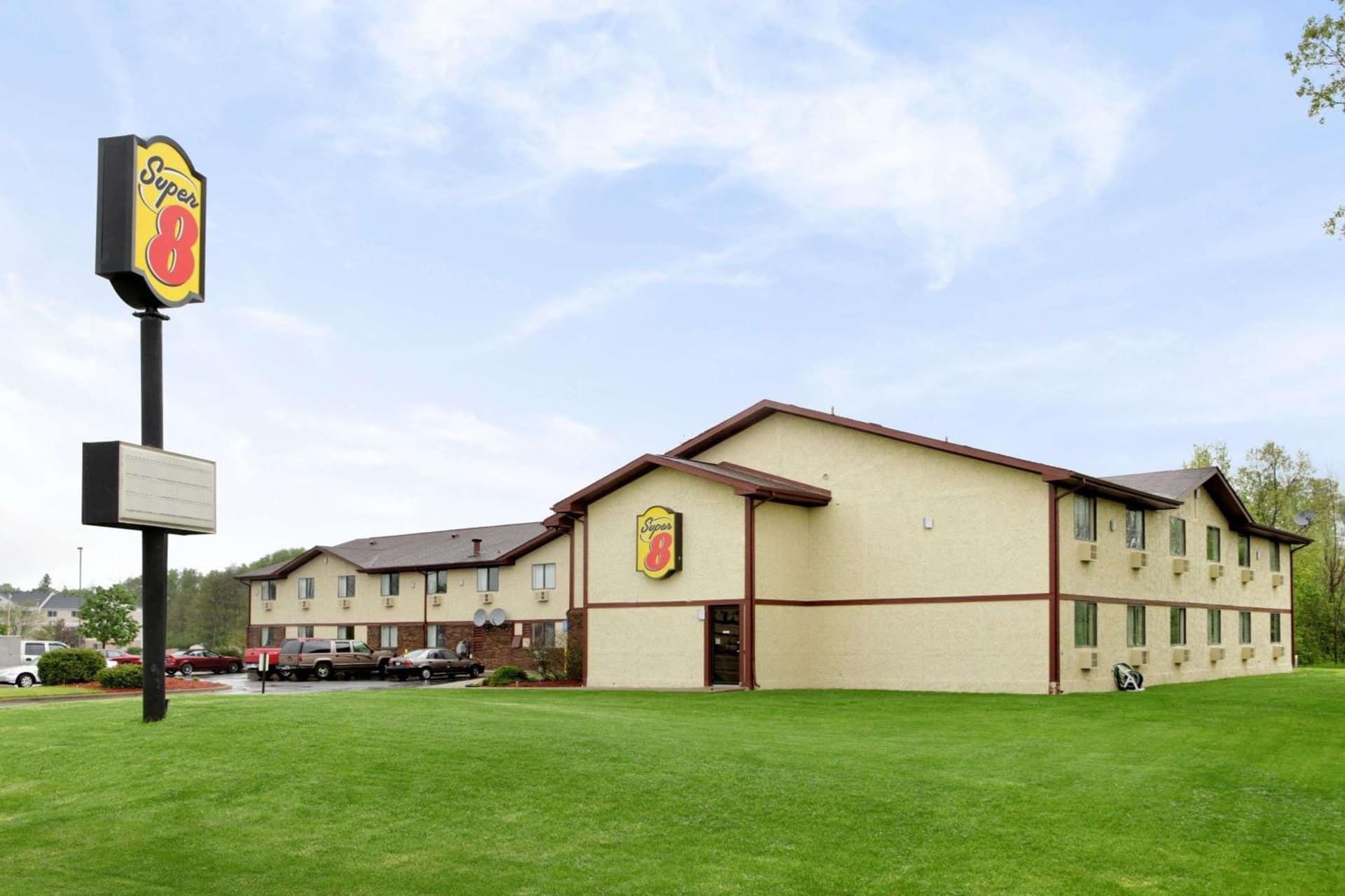 Quality Inn Jackson North featured exterior or lobby in Jackson, MI — similar hotel