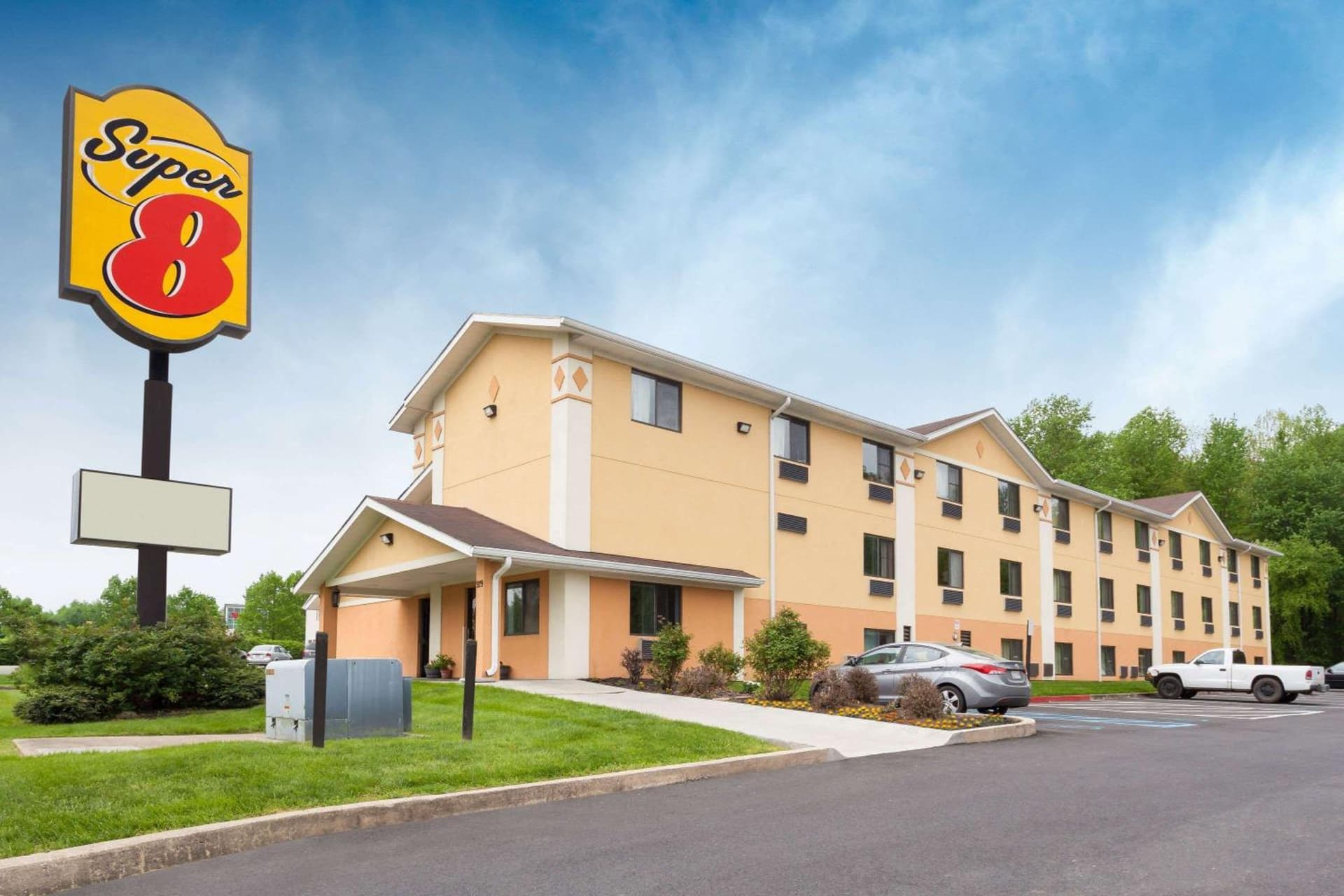 Super 8 by Wyndham Havre De Grace Aberdeen Area interior in Havre de Grace, MD — gallery photo 2