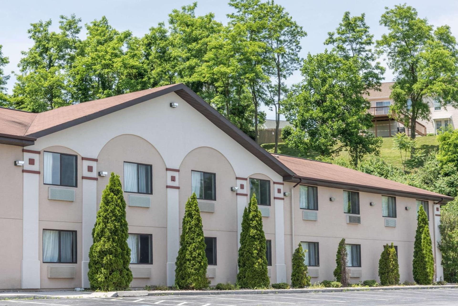Super 8 by Wyndham Thurmont featured exterior or lobby in Thurmont, MD — similar hotel
