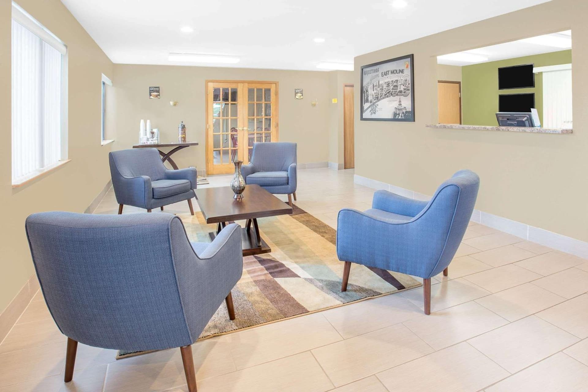 Super 8 by Wyndham East Moline interior in East Moline, IL — gallery photo 2