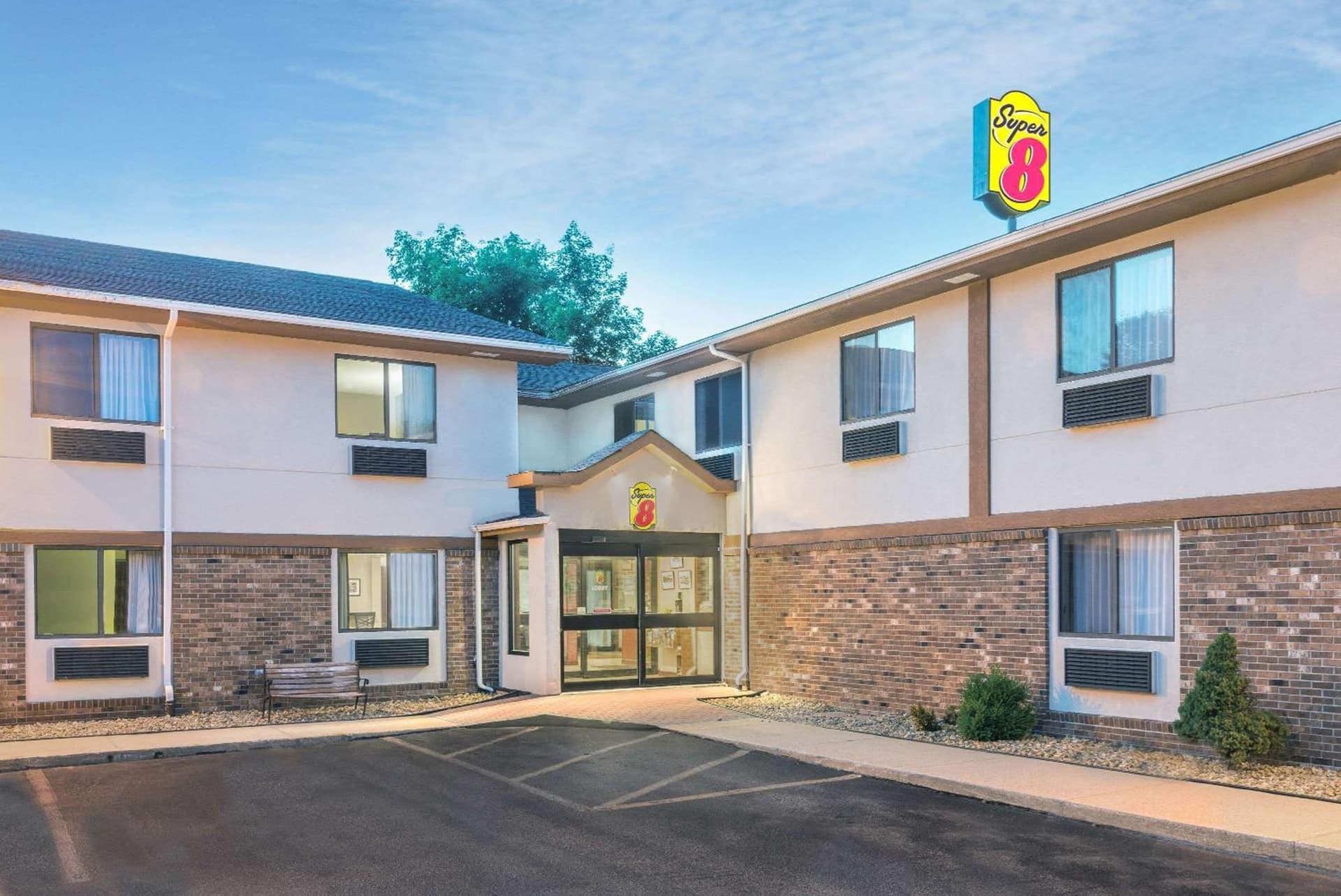 Super 8 by Wyndham Tilton/Lake Winnipesaukee featured exterior or lobby in Tilton, NH — similar hotel