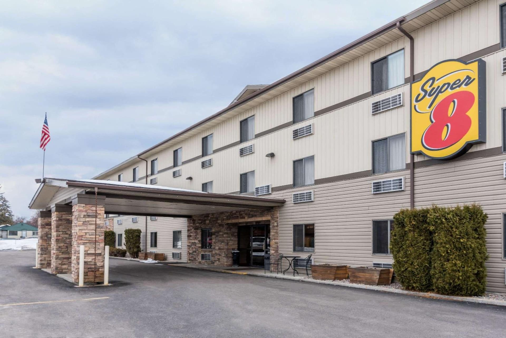 Super 8 by Wyndham Kalispell Glacier National Park — hotel in Kalispell, Montana