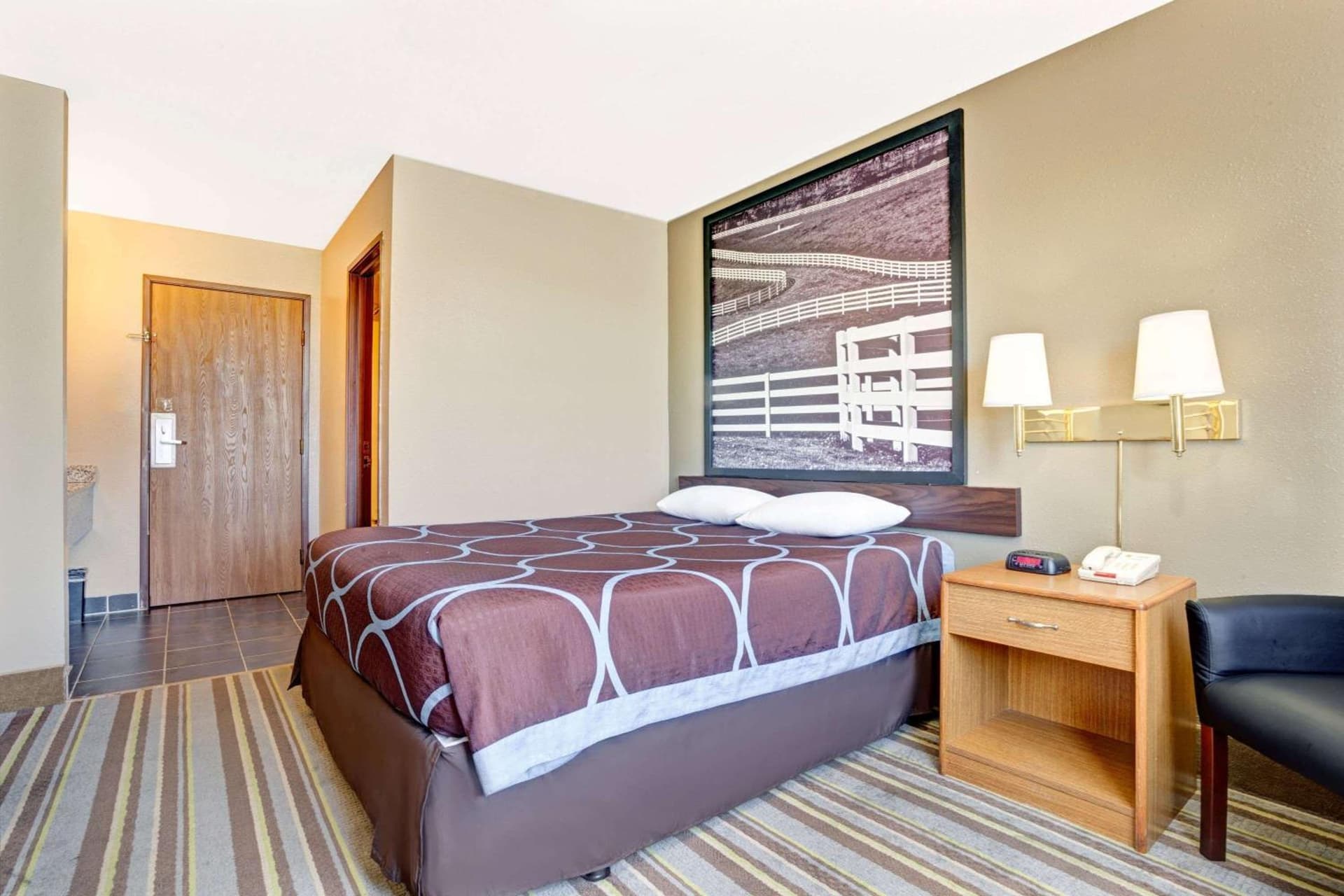 Super 8 by Wyndham Louisville Airport property views in Louisville, KY — gallery photo 3