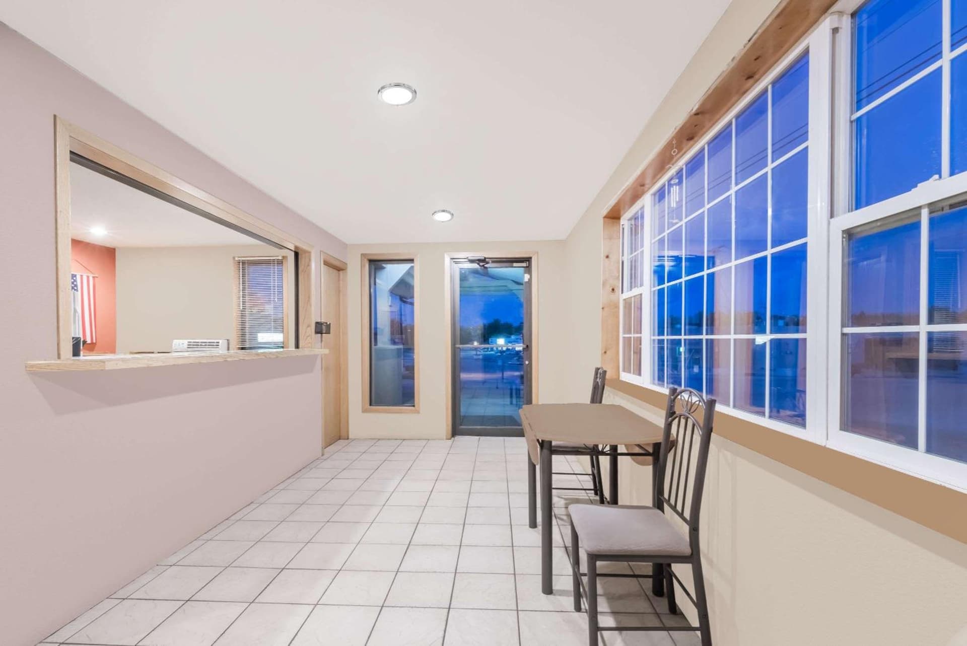 Super 8 by Wyndham Belle Fourche SD property views in Belle Fourche, SD — gallery photo 3