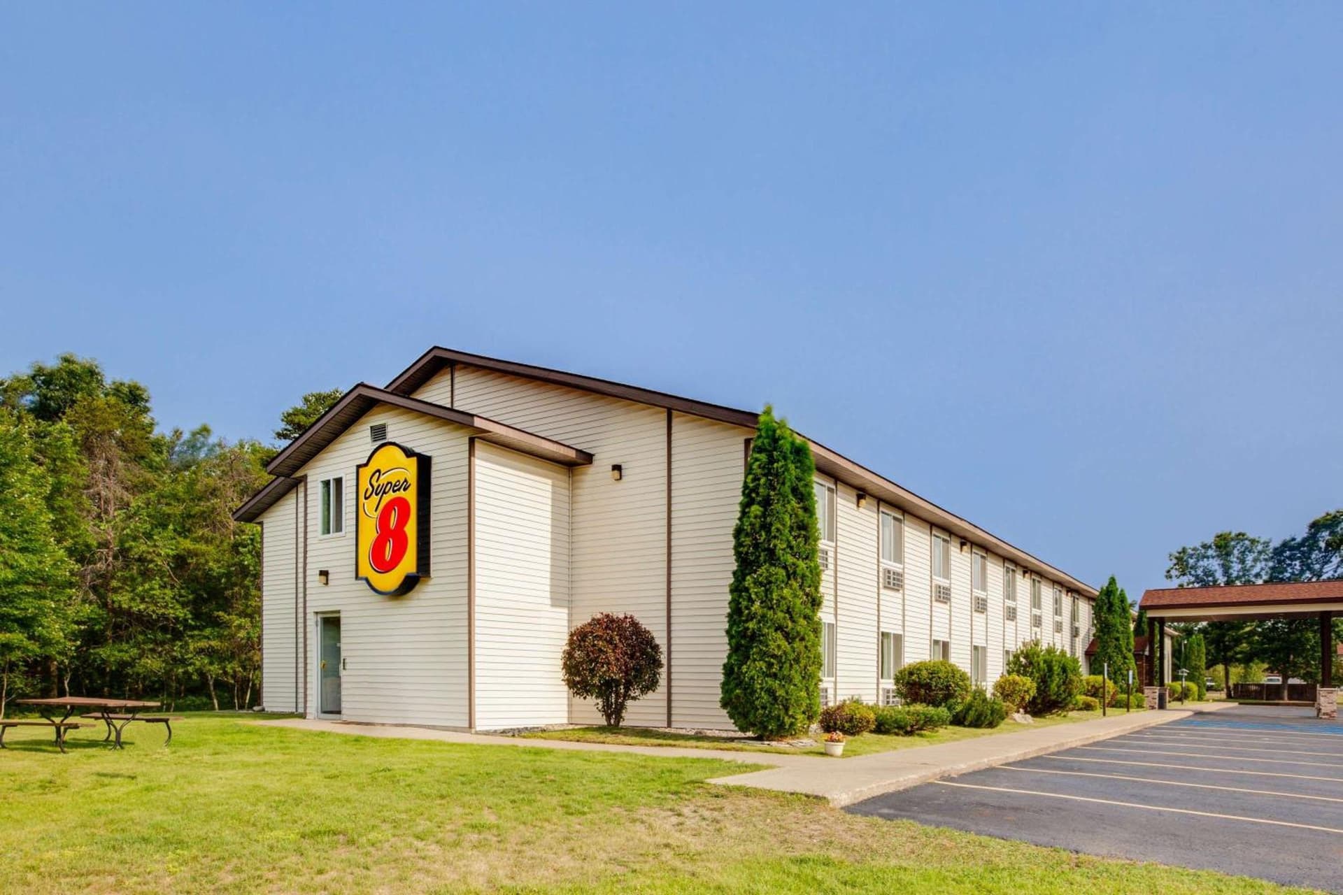 Super 8 by Wyndham Grayling featured exterior or lobby in Grayling, MI — similar hotel