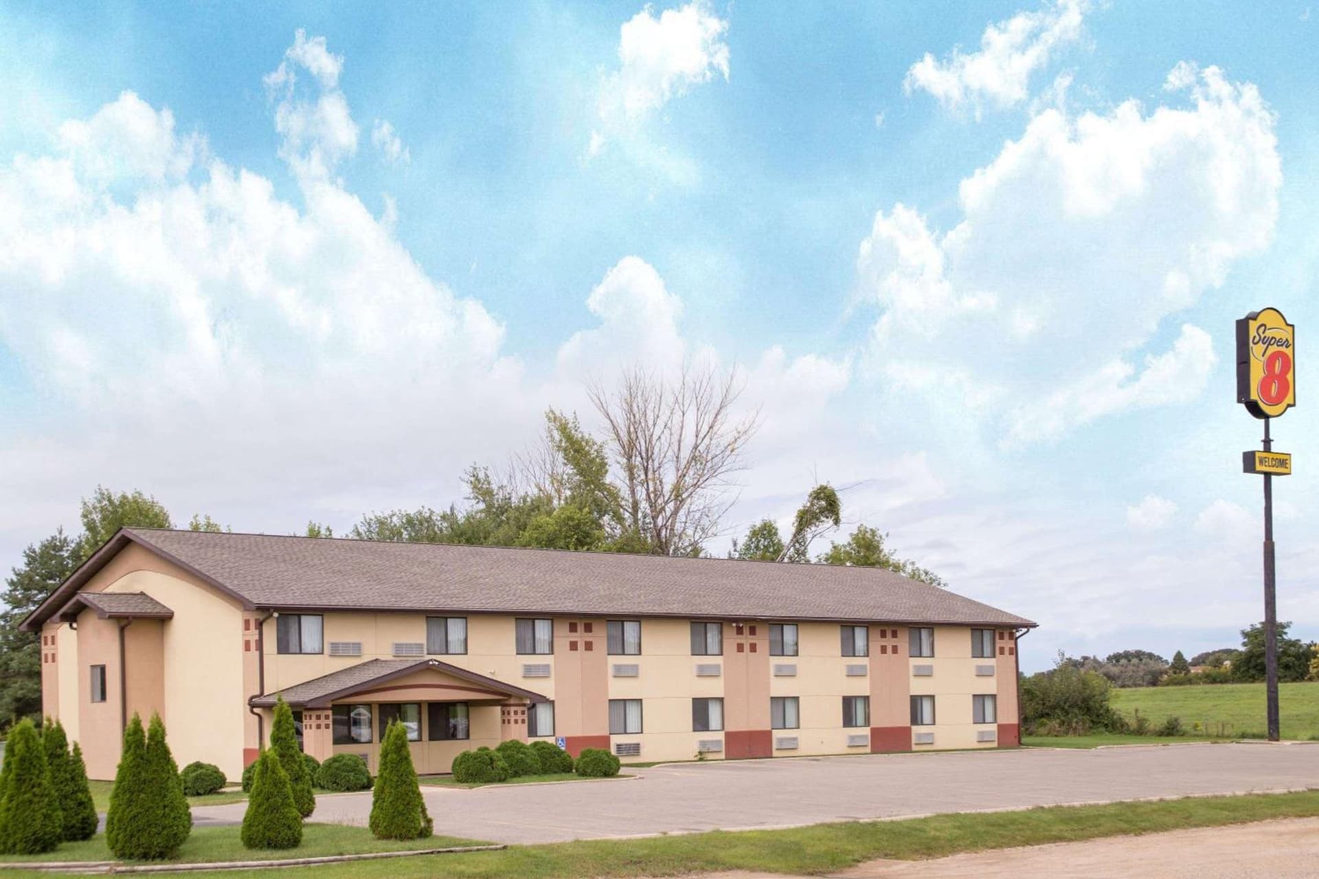 Super 8 by Wyndham Austin MN featured exterior or lobby in Austin, MN — similar hotel