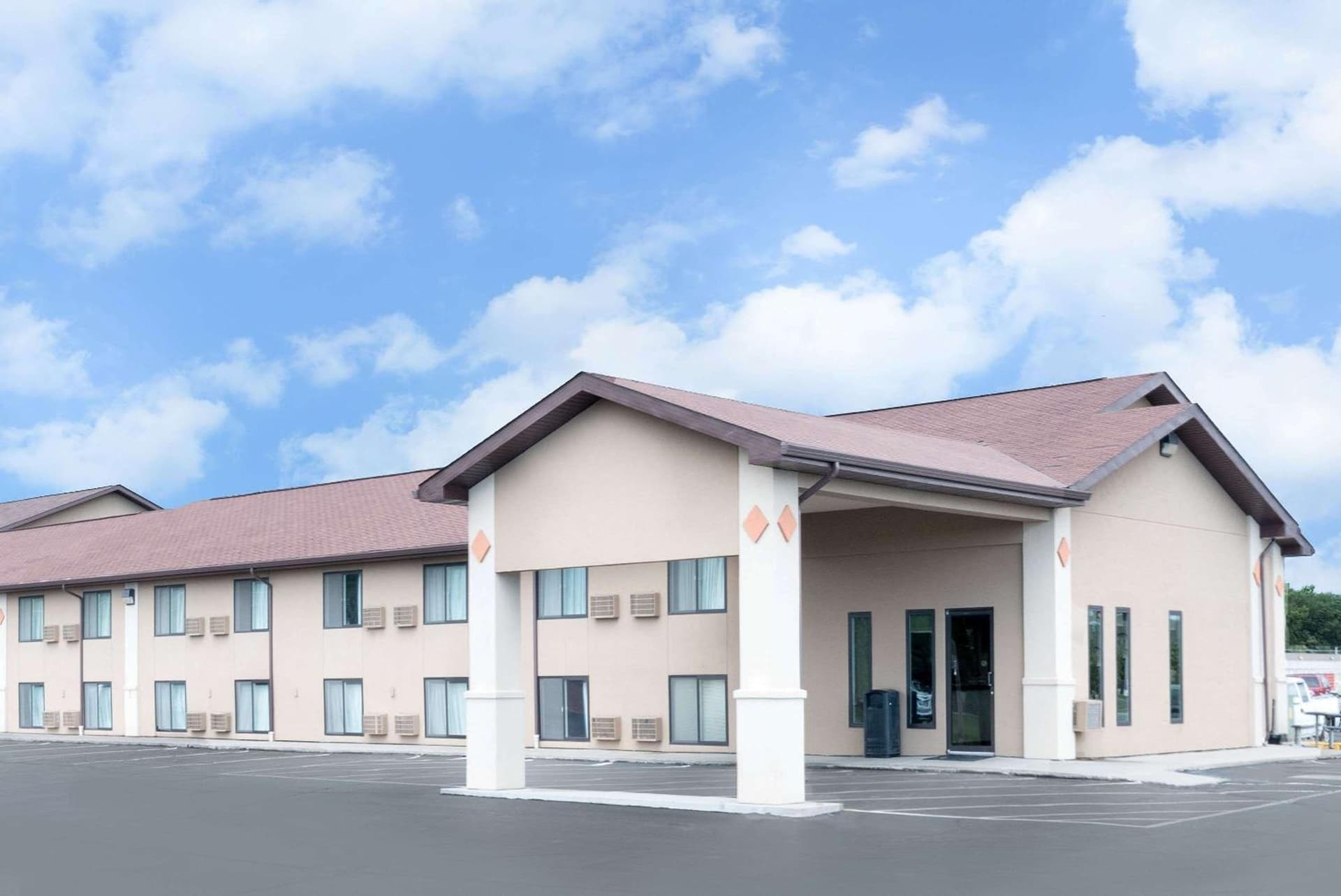 Super 8 by Wyndham Huron featured exterior or lobby in Huron, SD — similar hotel
