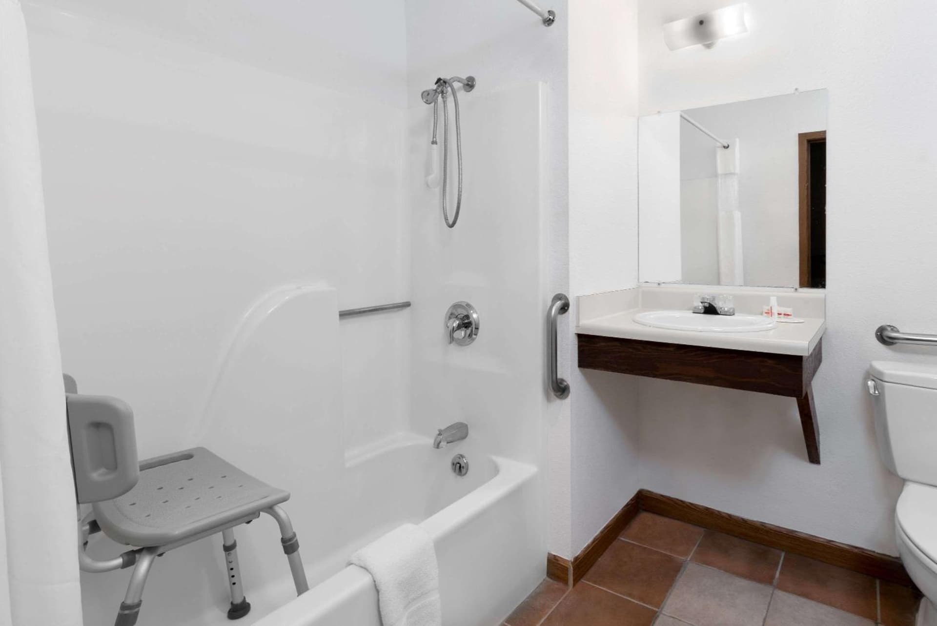 Super 8 by Wyndham Winner SD property views in Winner, SD — gallery photo 3