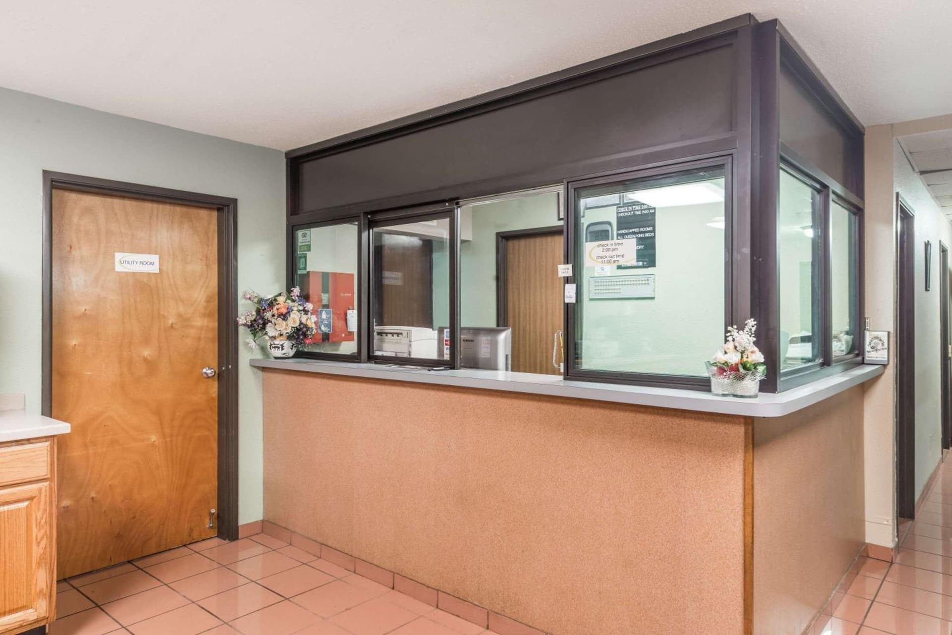 Super 8 by Wyndham O'Fallon MO/St. Louis Area interior in O'Fallon, MO — gallery photo 2