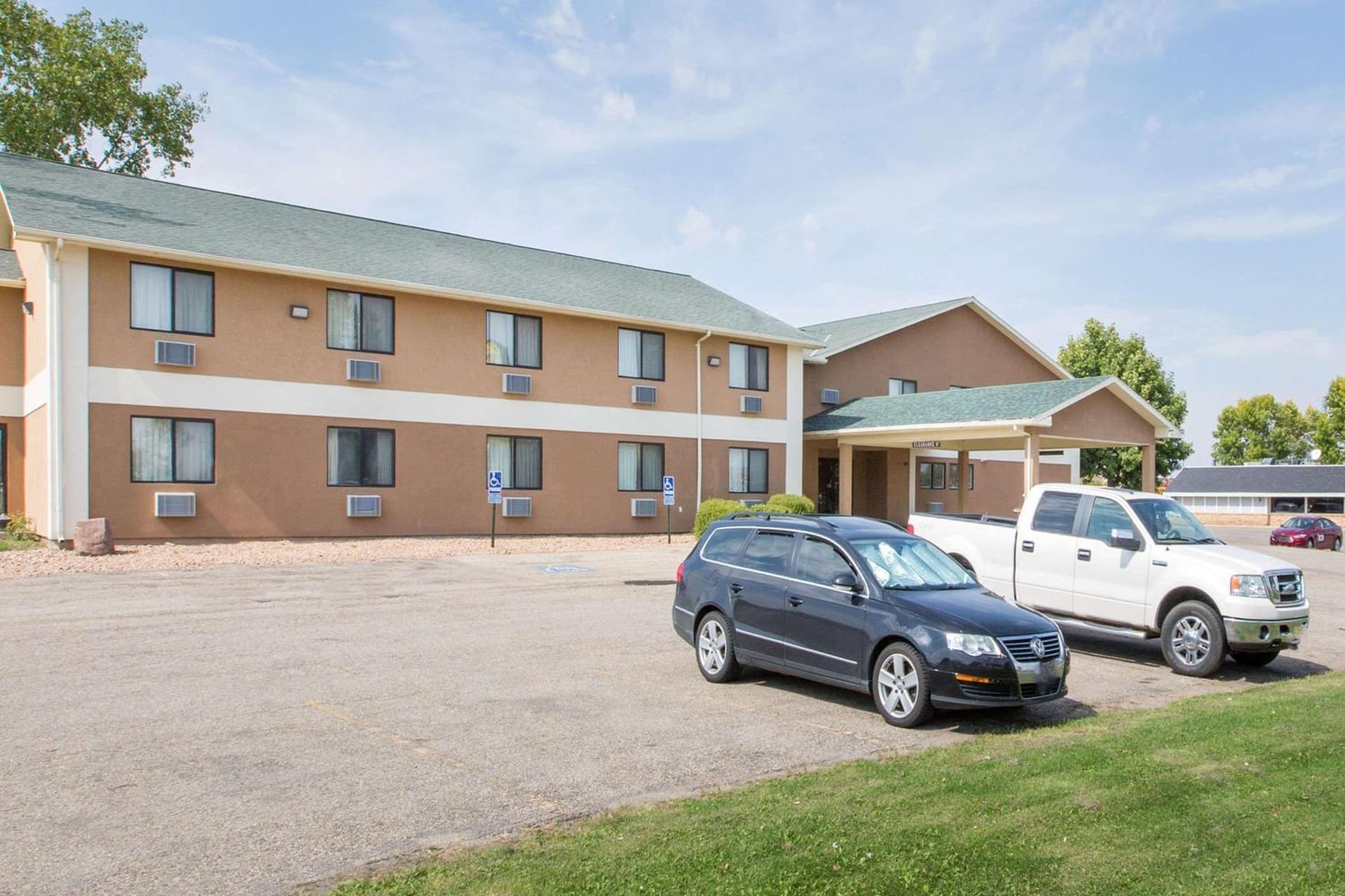 Super 8 by Wyndham Blue Earth featured exterior or lobby in Blue Earth, MN — similar hotel