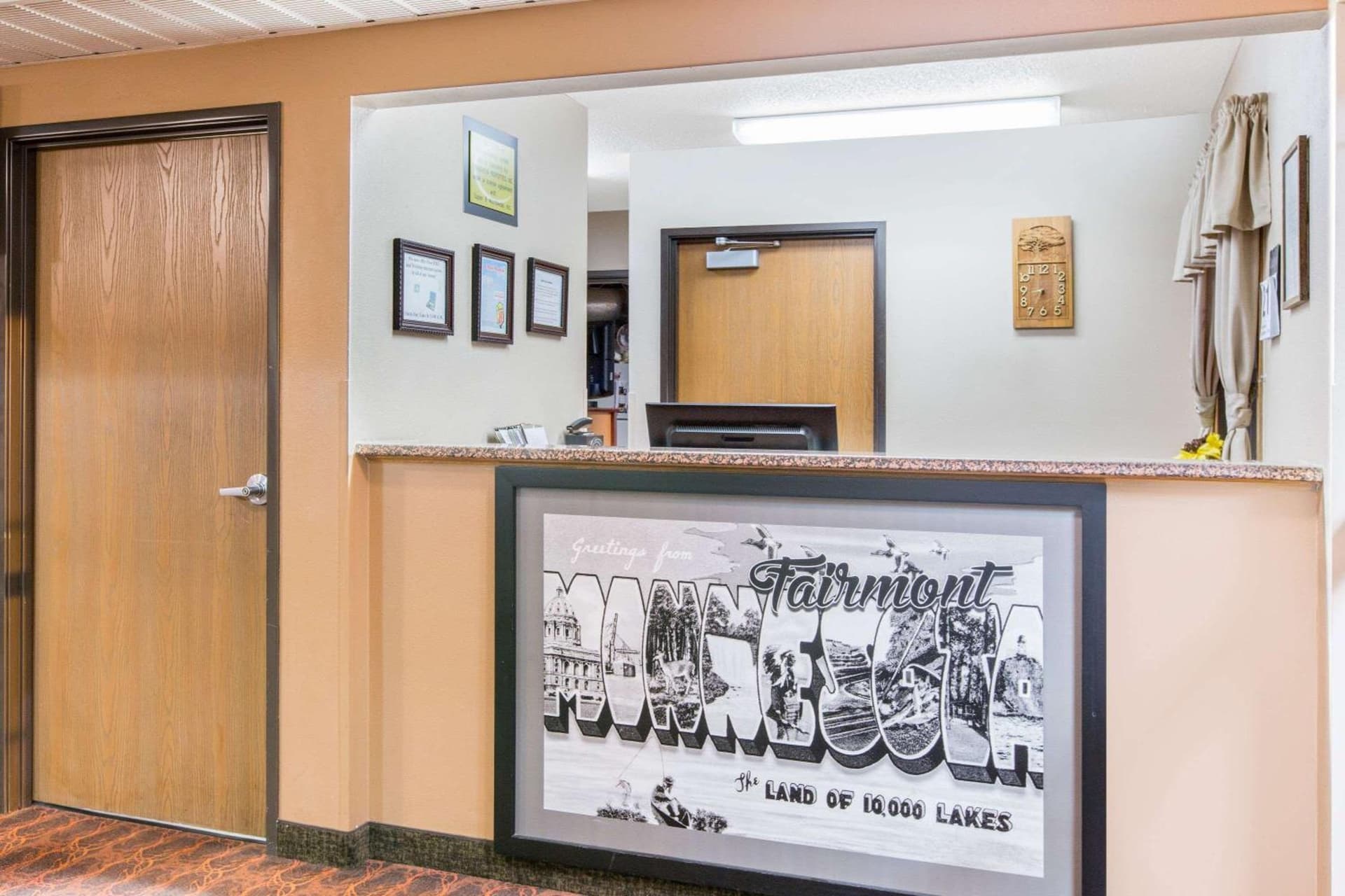 Super 8 by Wyndham Fairmont property views in Fairmont, MN — gallery photo 3