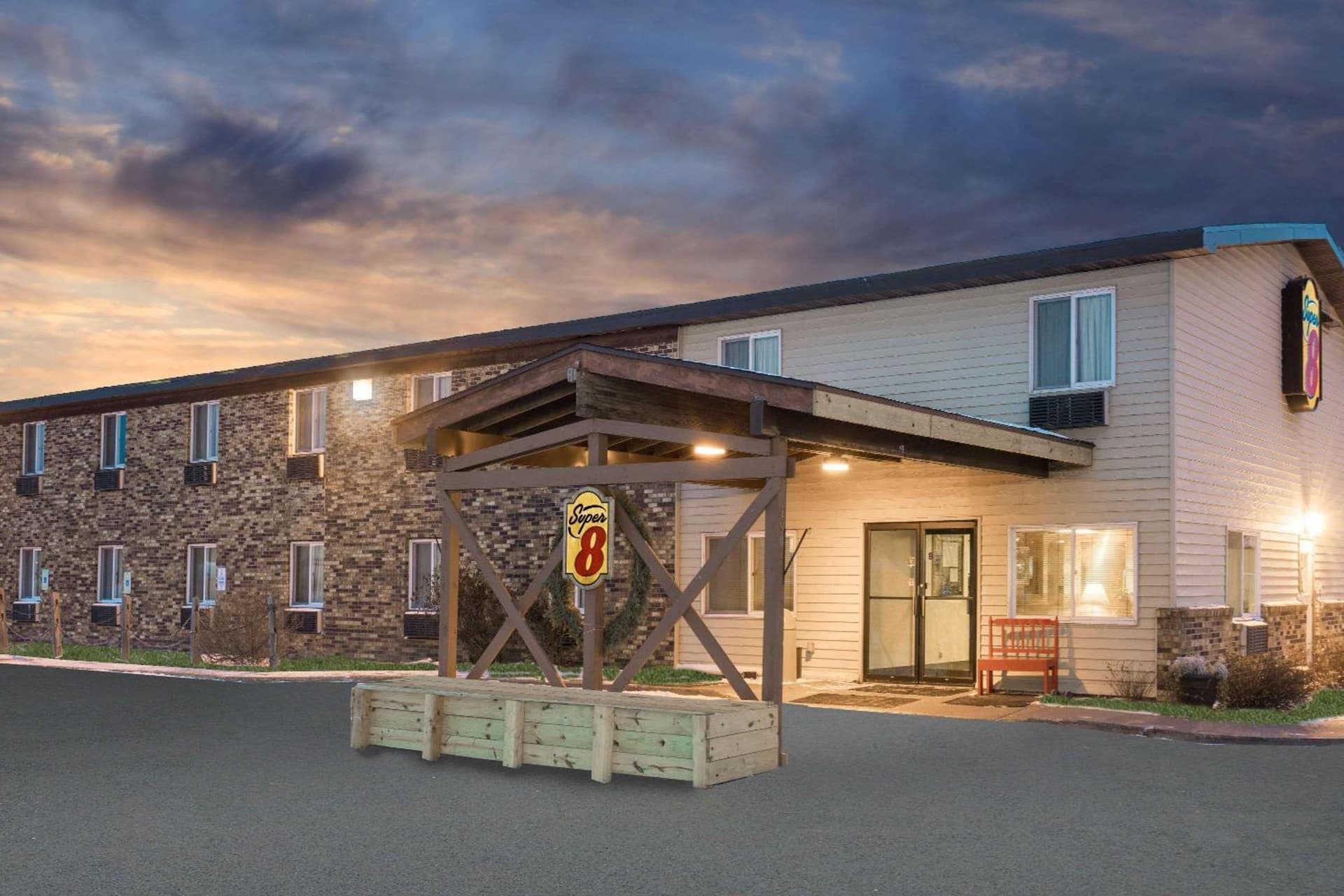 Super 8 by Wyndham Superior WI interior in Superior, WI — gallery photo 2