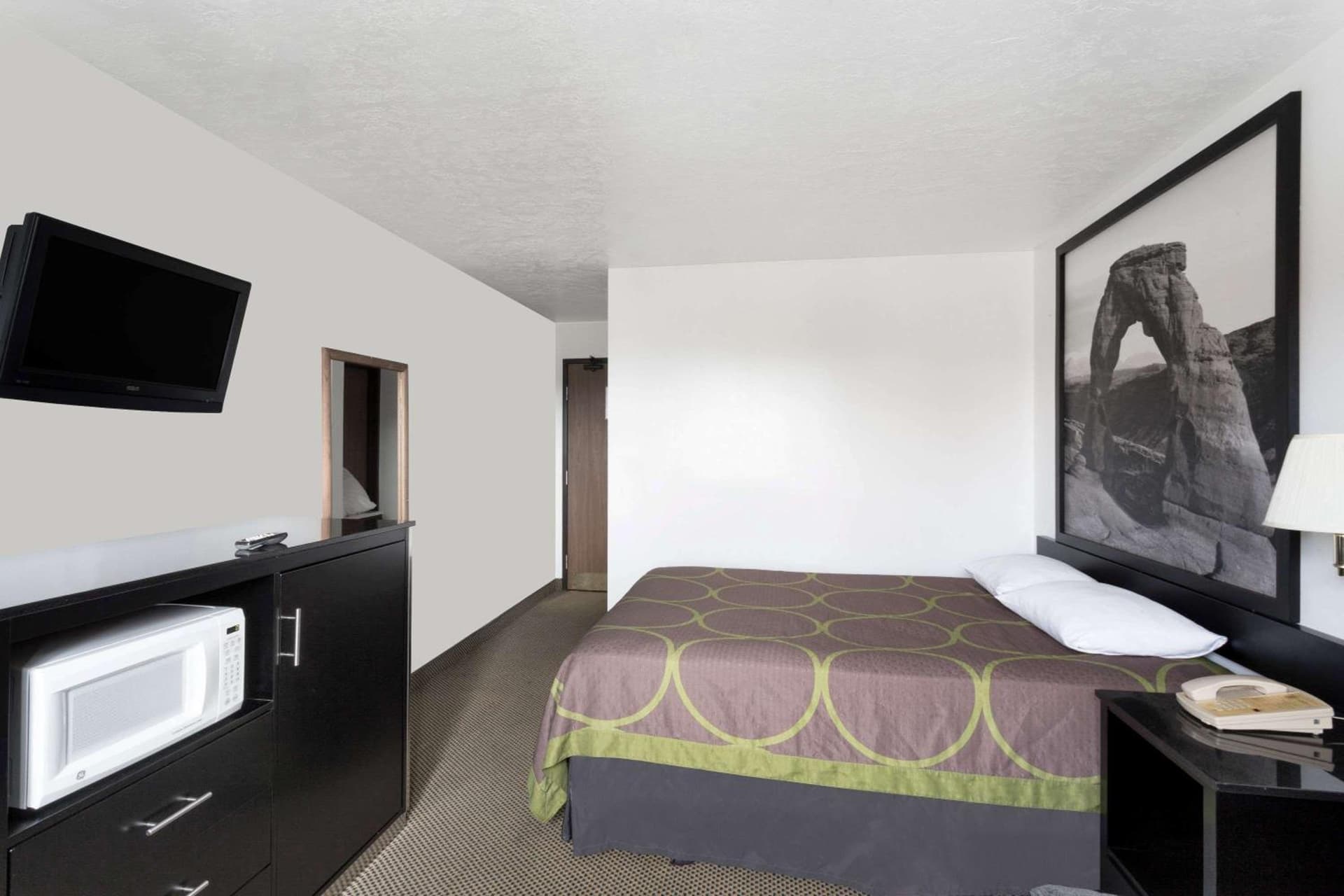 Super 8 by Wyndham Logan gallery photo in Logan, UT — image 10