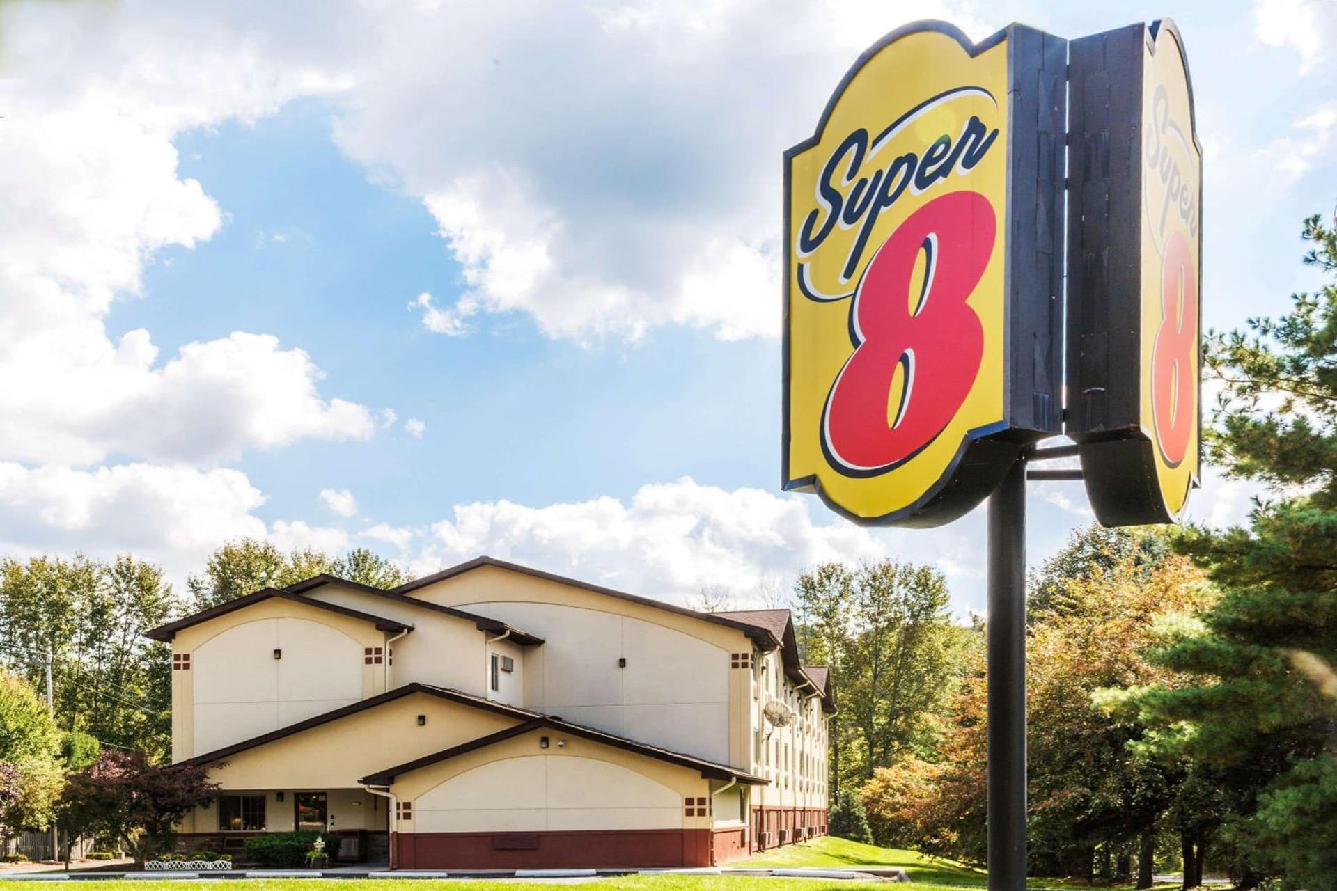 Super 8 by Wyndham East Stroudsburg - Poconos — hotel in Stroudsburg, Pennsylvania