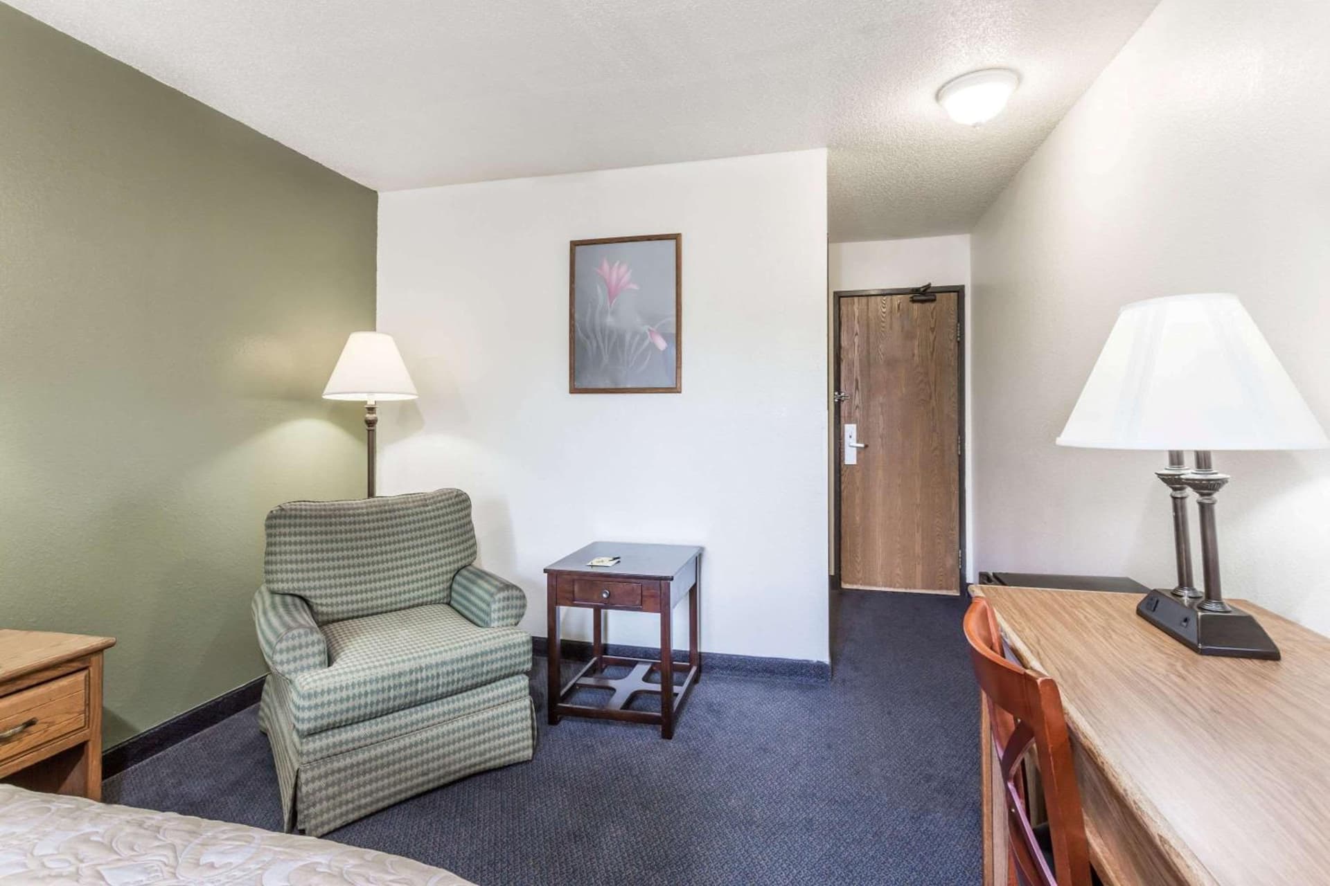Super 8 by Wyndham Hampton gallery photo in Hampton, VA — image 12