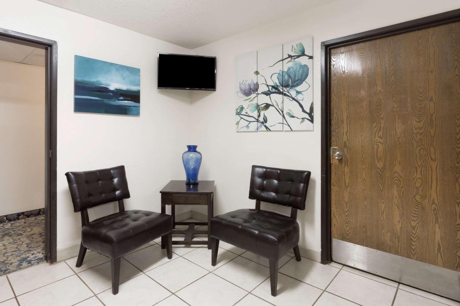 Super 8 by Wyndham Hampton property views in Hampton, VA — gallery photo 3