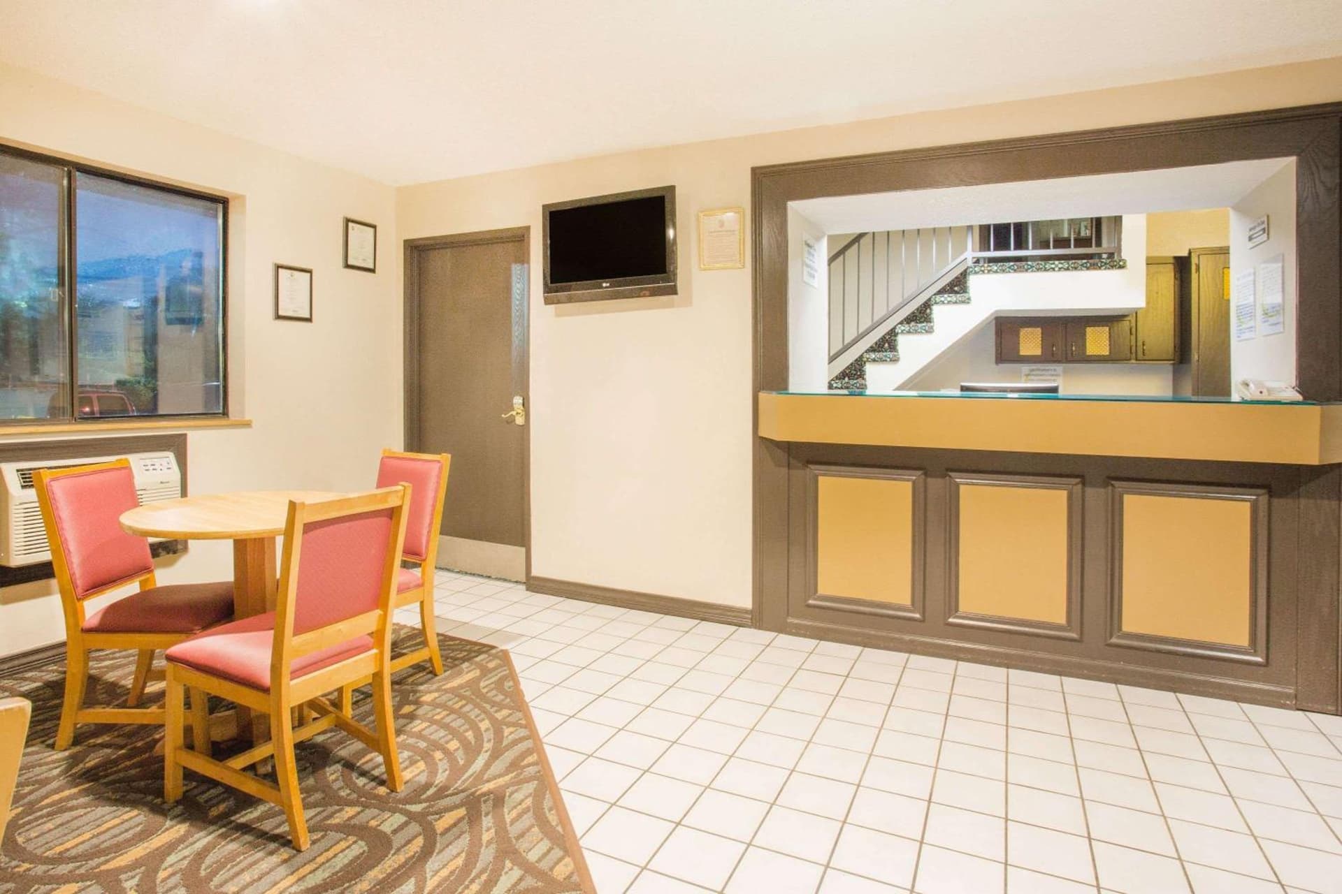 Super 8 by Wyndham Lexington VA interior in Lexington, VA — gallery photo 2