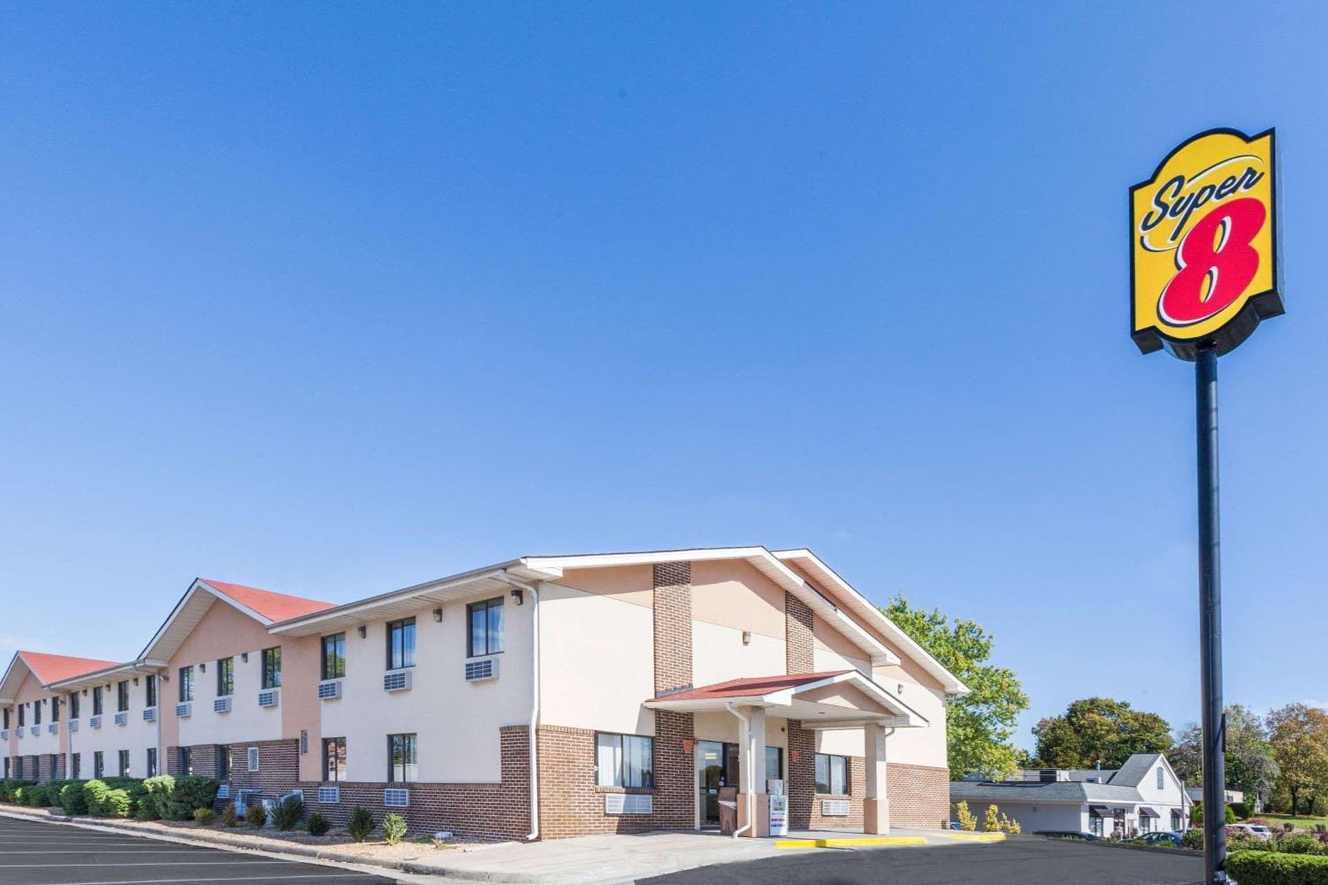 Super 8 by Wyndham Winchester VA interior in Winchester, VA — gallery photo 2