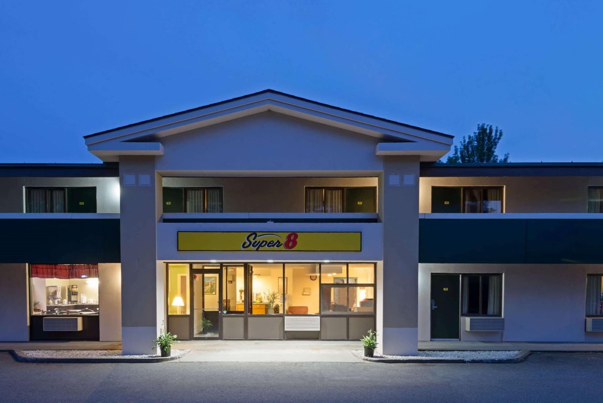 Super 8 by Wyndham White River Junction property views in White River Junction, VT — gallery photo 3