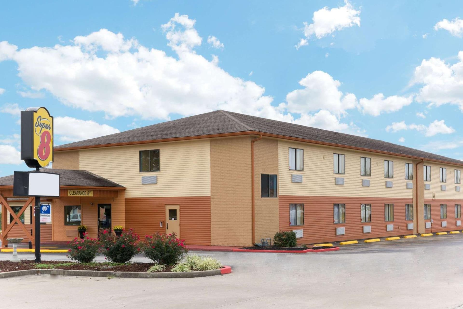 Super 8 by Wyndham Richmond property views in Richmond, KY — gallery photo 3