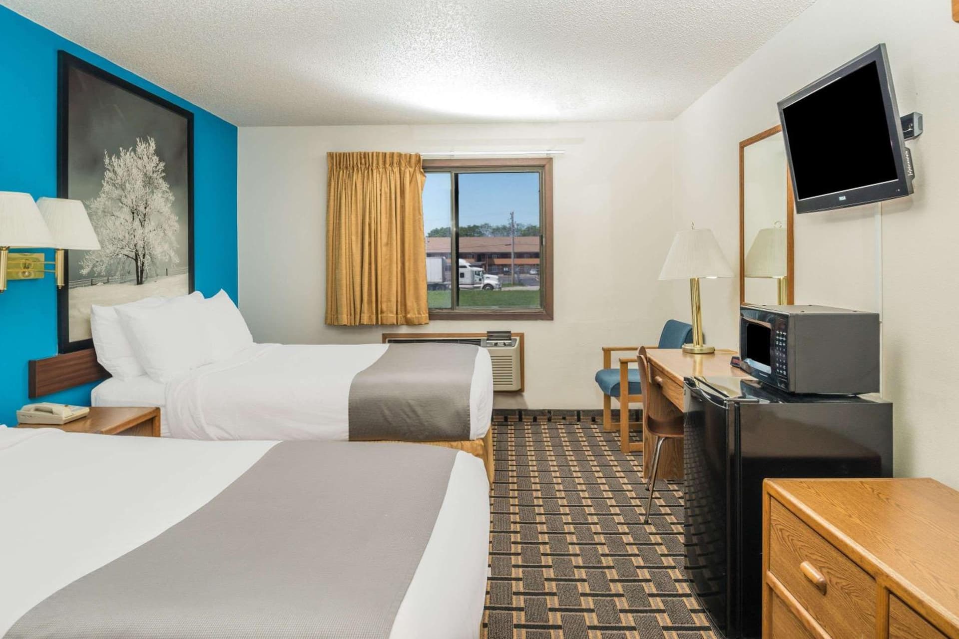 Super 8 by Wyndham Lincoln West gallery photo in Lincoln, NE — image 5