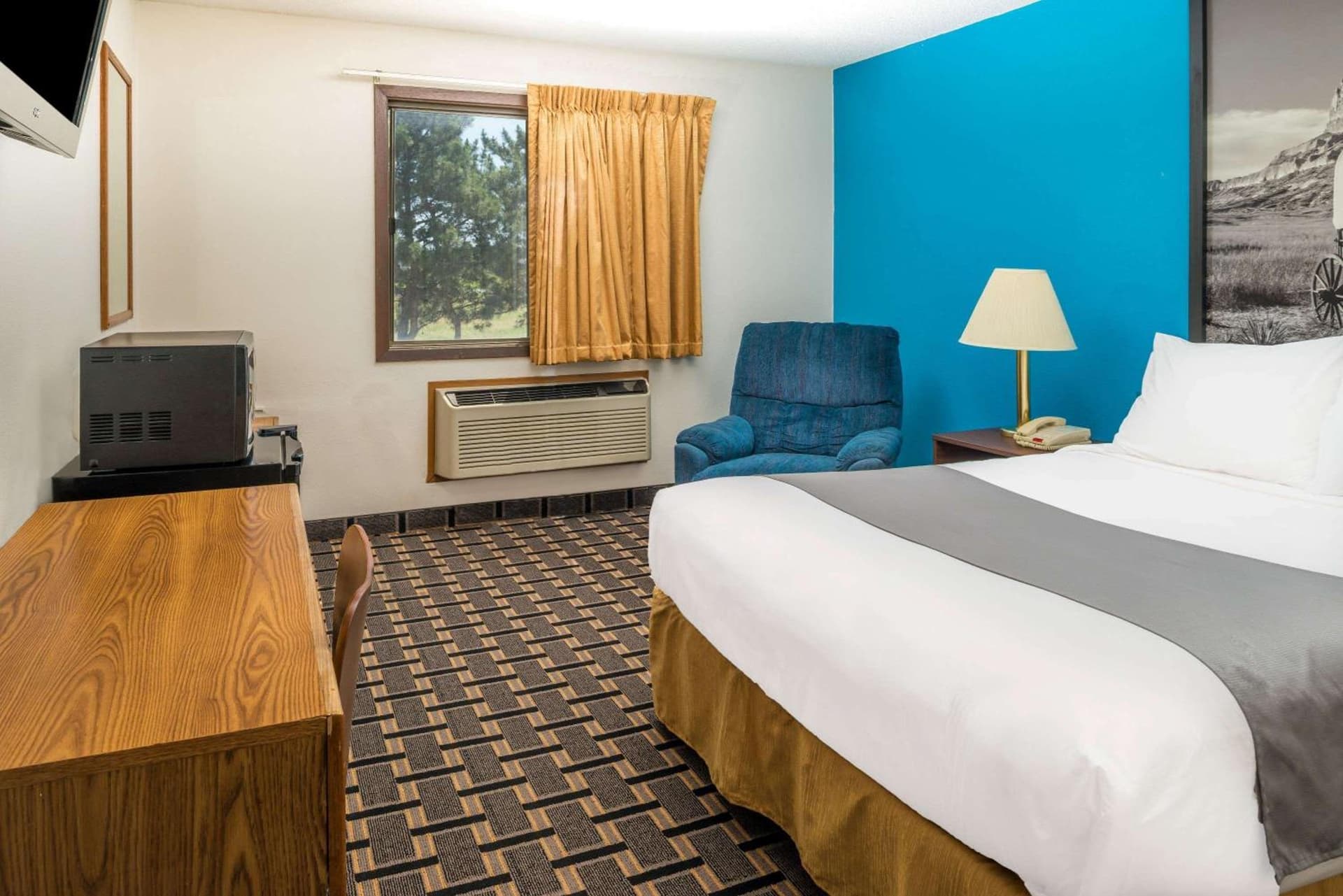 Super 8 by Wyndham Lincoln West gallery photo in Lincoln, NE — image 8