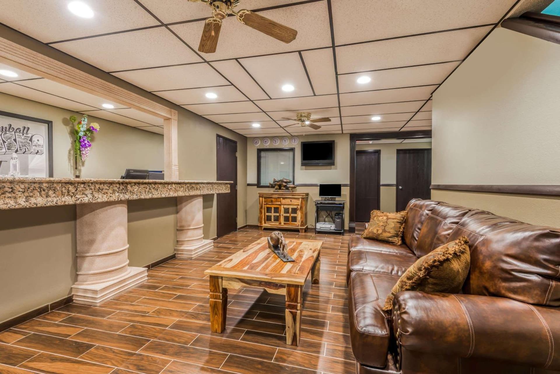 Super 8 by Wyndham Kimball interior in Kimball, NE — gallery photo 2