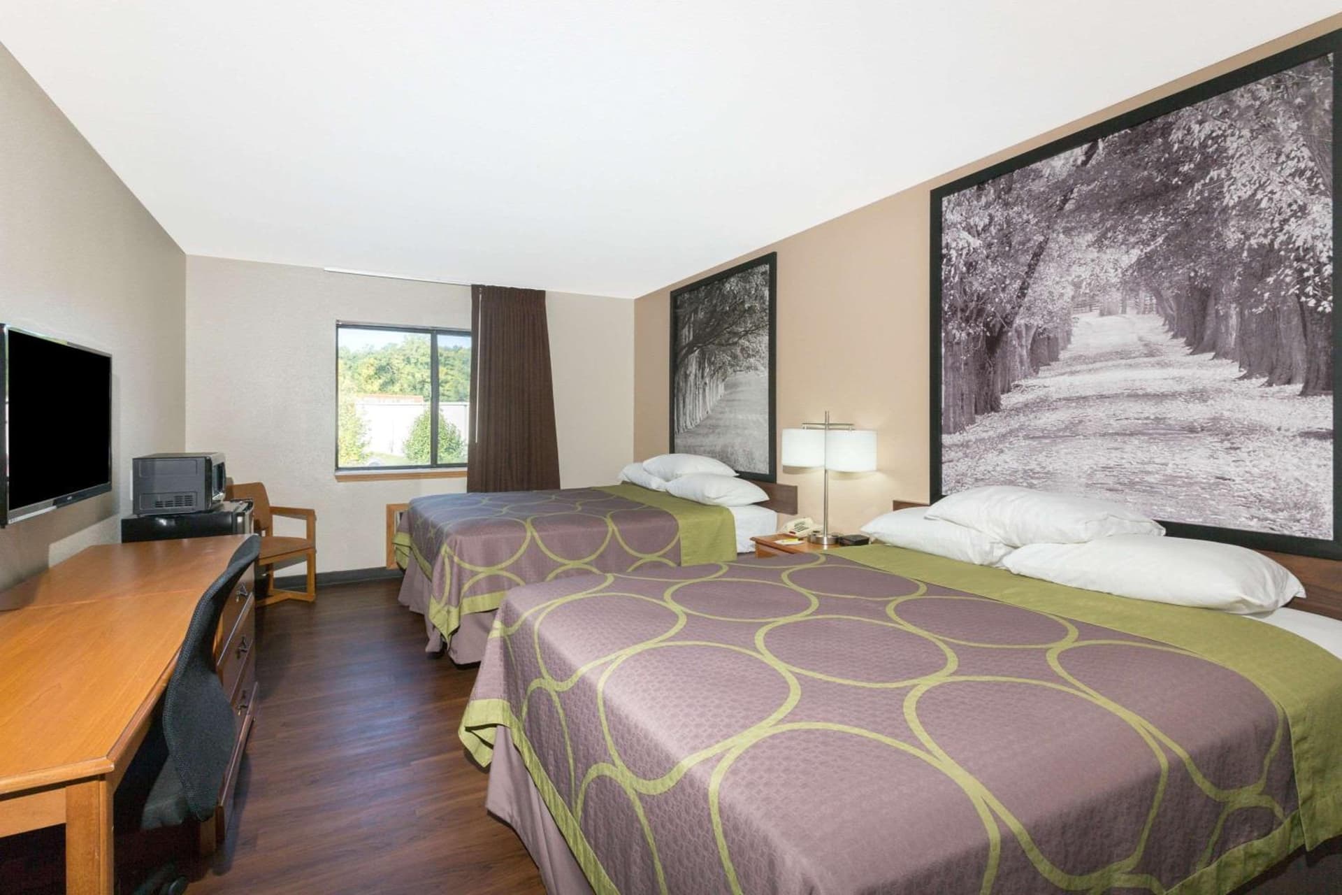 Super 8 by Wyndham Radcliff Ft. Knox Area interior in Radcliff, KY — gallery photo 2