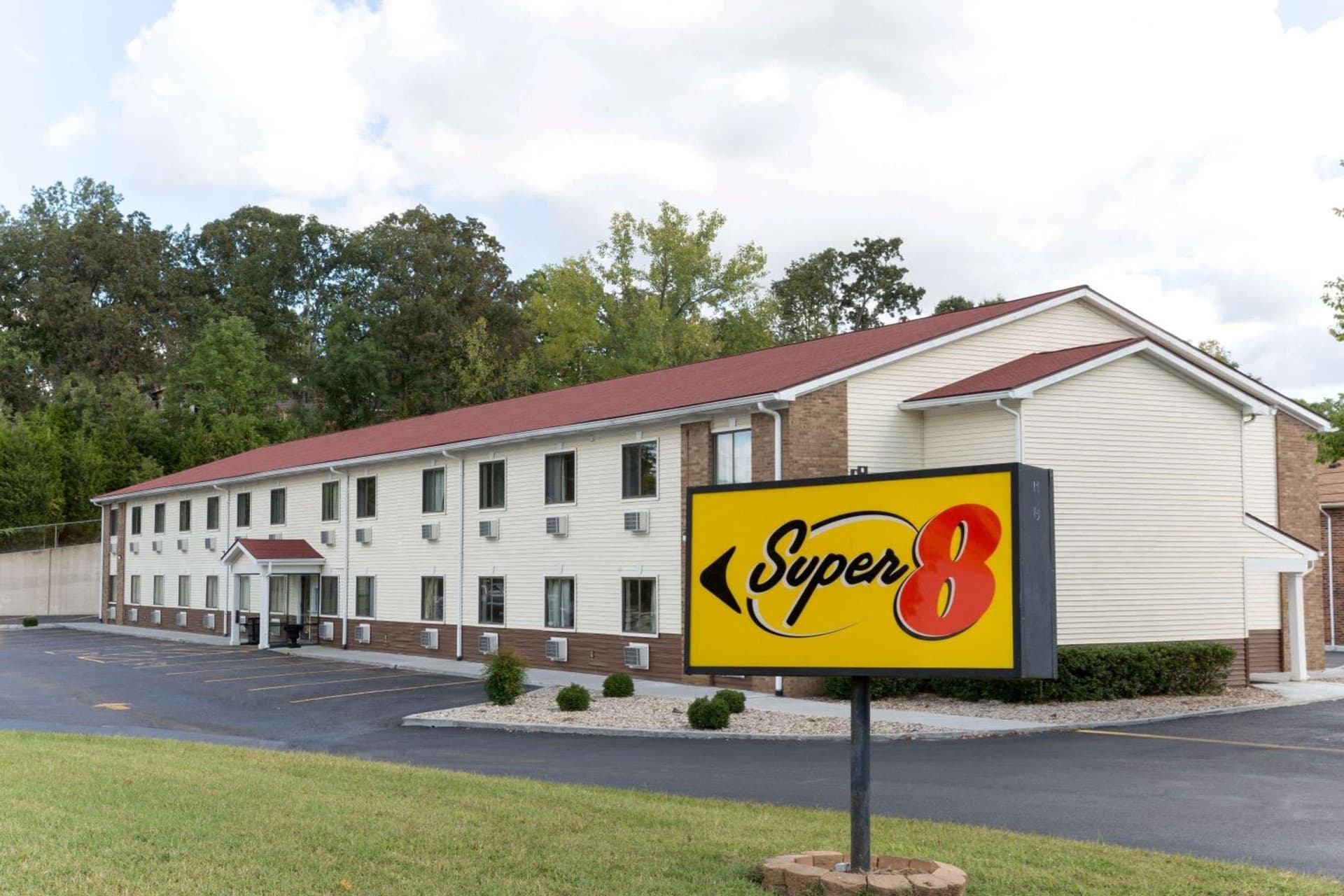Super 8 by Wyndham Radcliff Ft. Knox Area featured exterior or lobby in Radcliff, KY — similar hotel