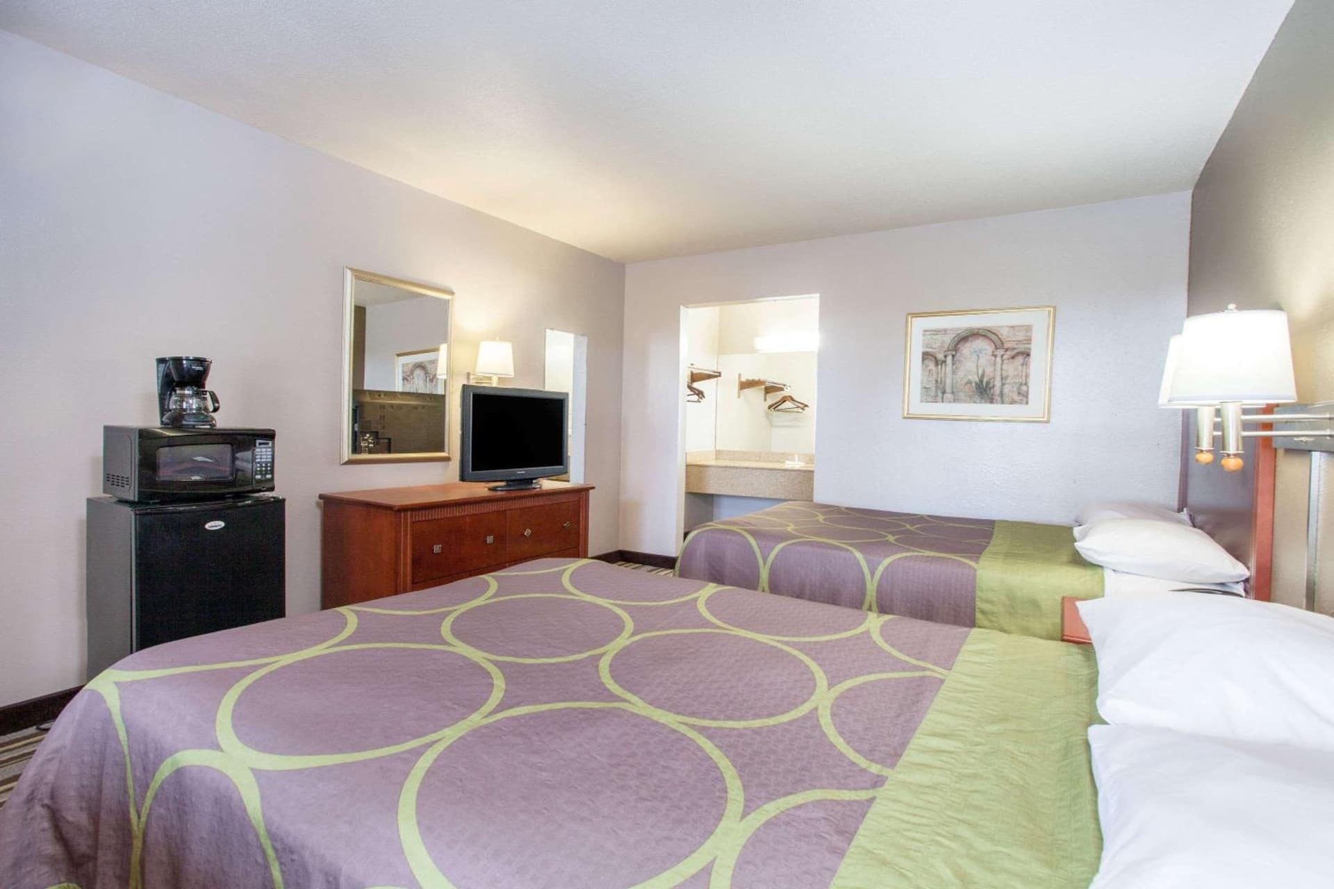 Super 8 by Wyndham West Monroe property views in West Monroe, LA — gallery photo 3