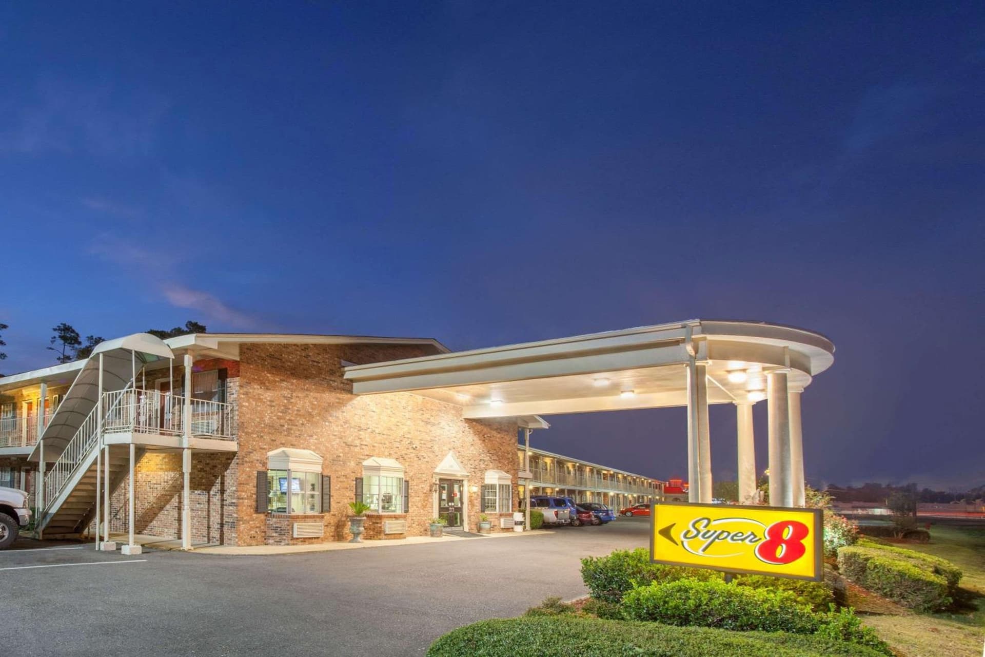 Super 8 by Wyndham West Monroe featured exterior or lobby in West Monroe, LA — similar hotel