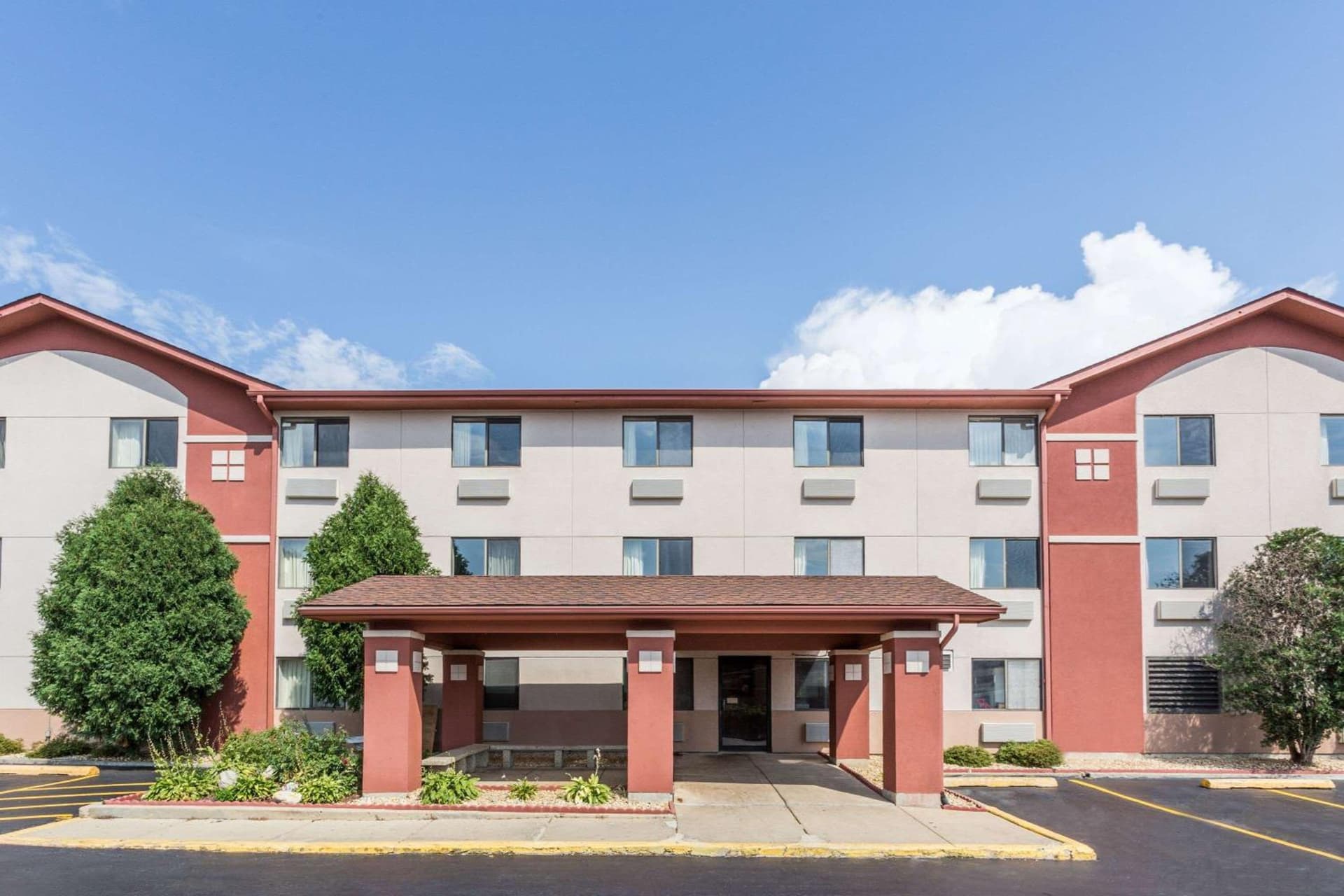 Super 8 by Wyndham St. Charles featured exterior or lobby in Saint Charles, IL — similar hotel