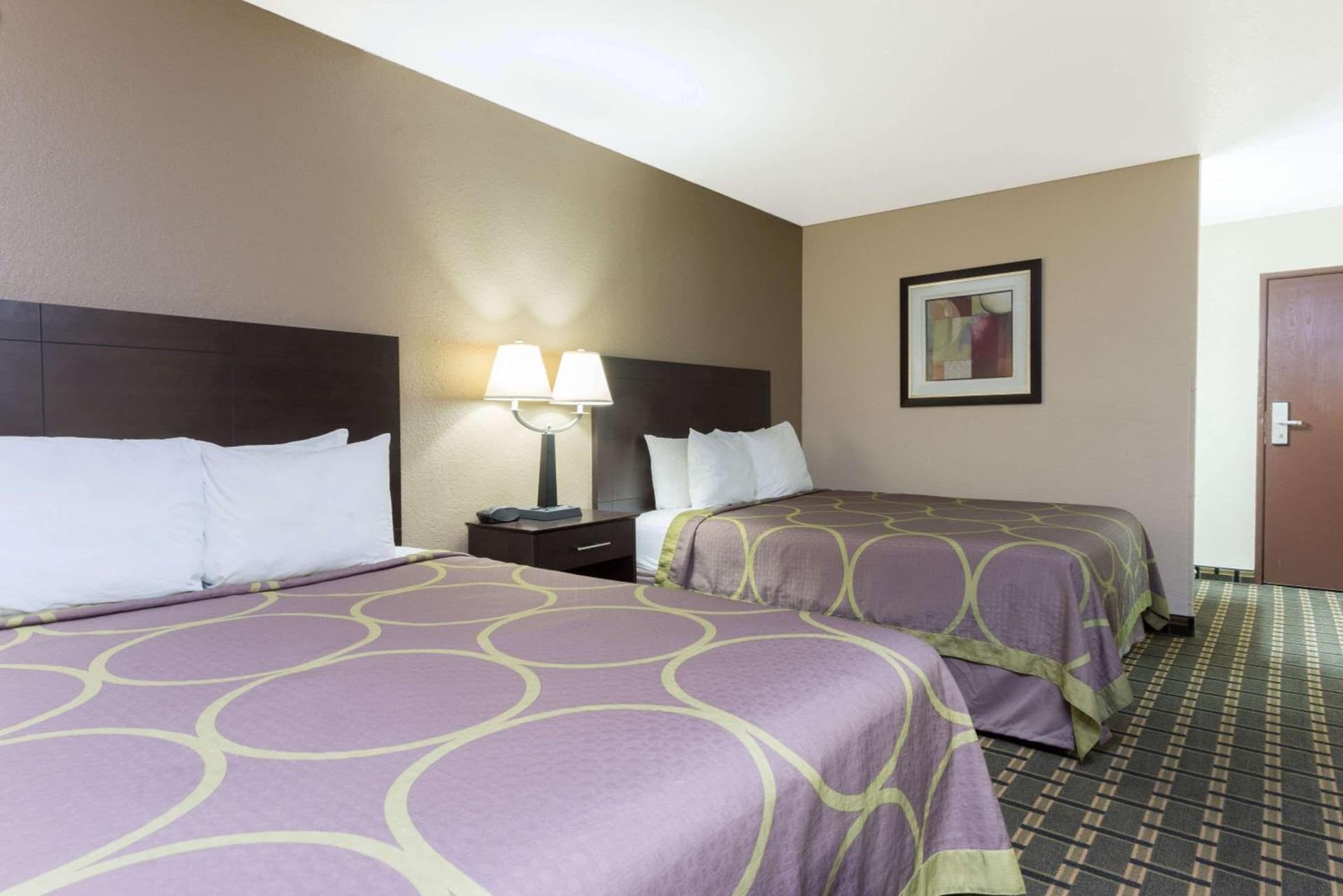 Super 8 by Wyndham Springfield East gallery photo in Springfield, IL — image 5