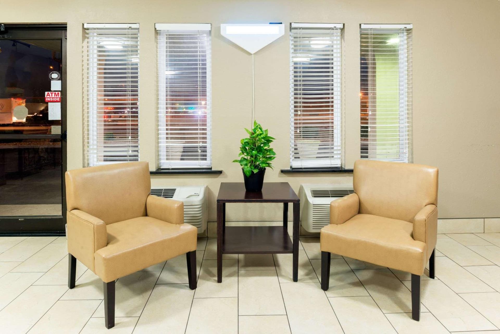 Super 8 by Wyndham Springfield East property views in Springfield, IL — gallery photo 3